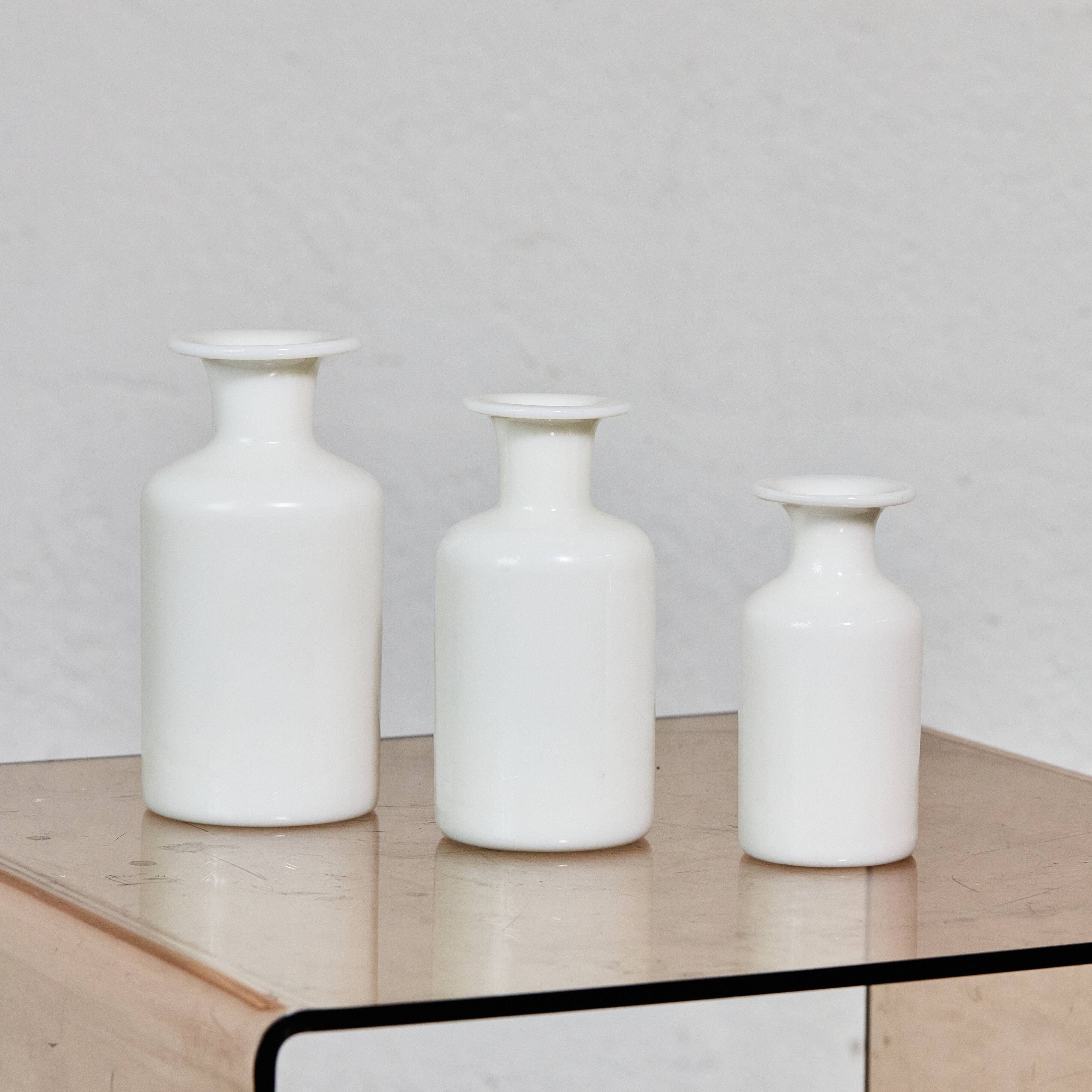 3 vases blanc