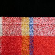 Nappe et 11 serviettes a liteaux croisés rouge orange bleu