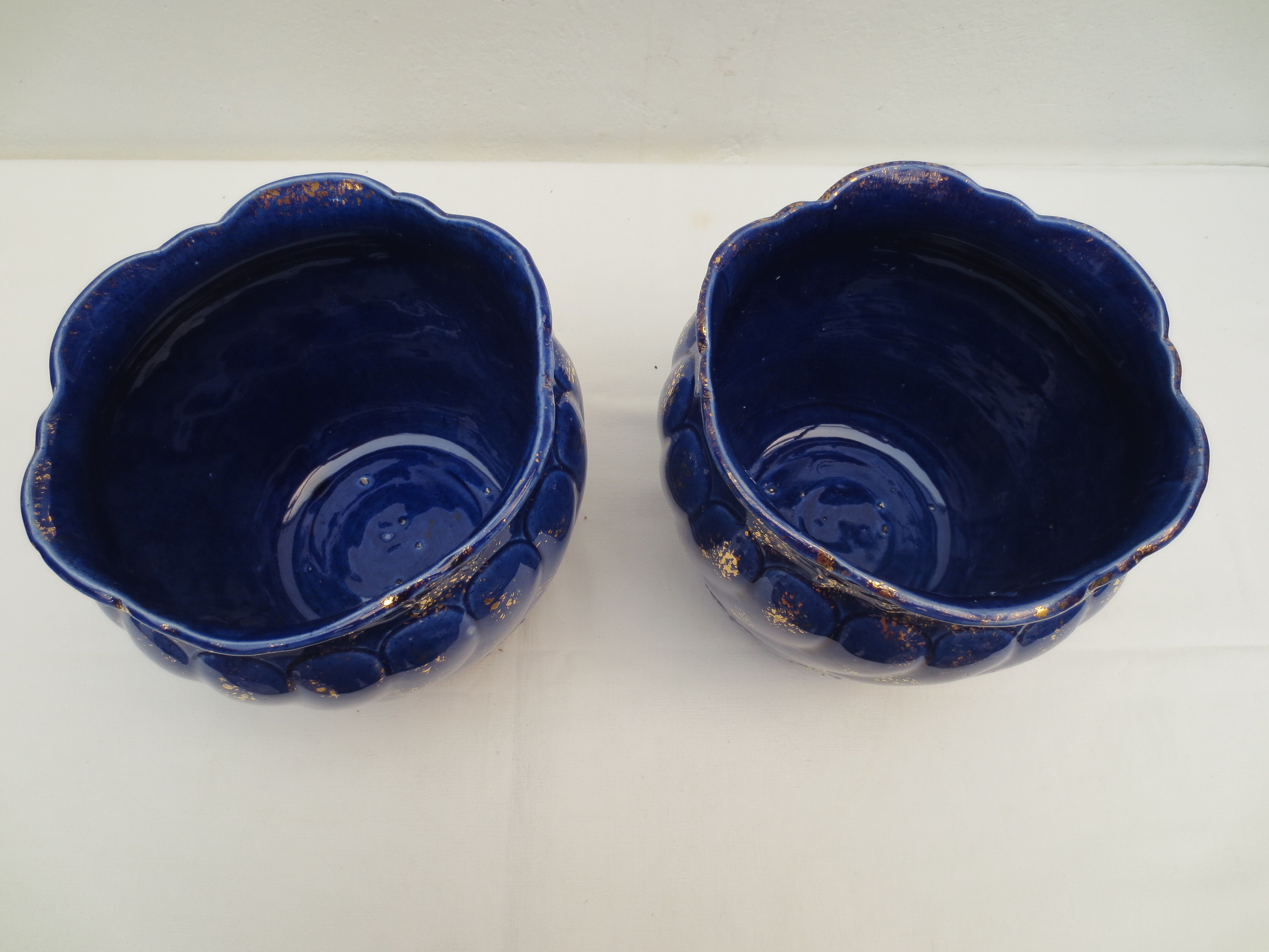 Pair of cache-old pots in midnight blue and gold ceramic