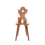 Chaise de salle à manger de style folklorique en bois, Tchécoslovaquie 1973