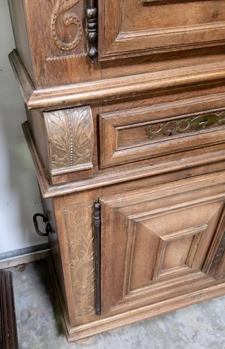 Buffet cabinet from Montbéliard, 18th century, in carved oak.
