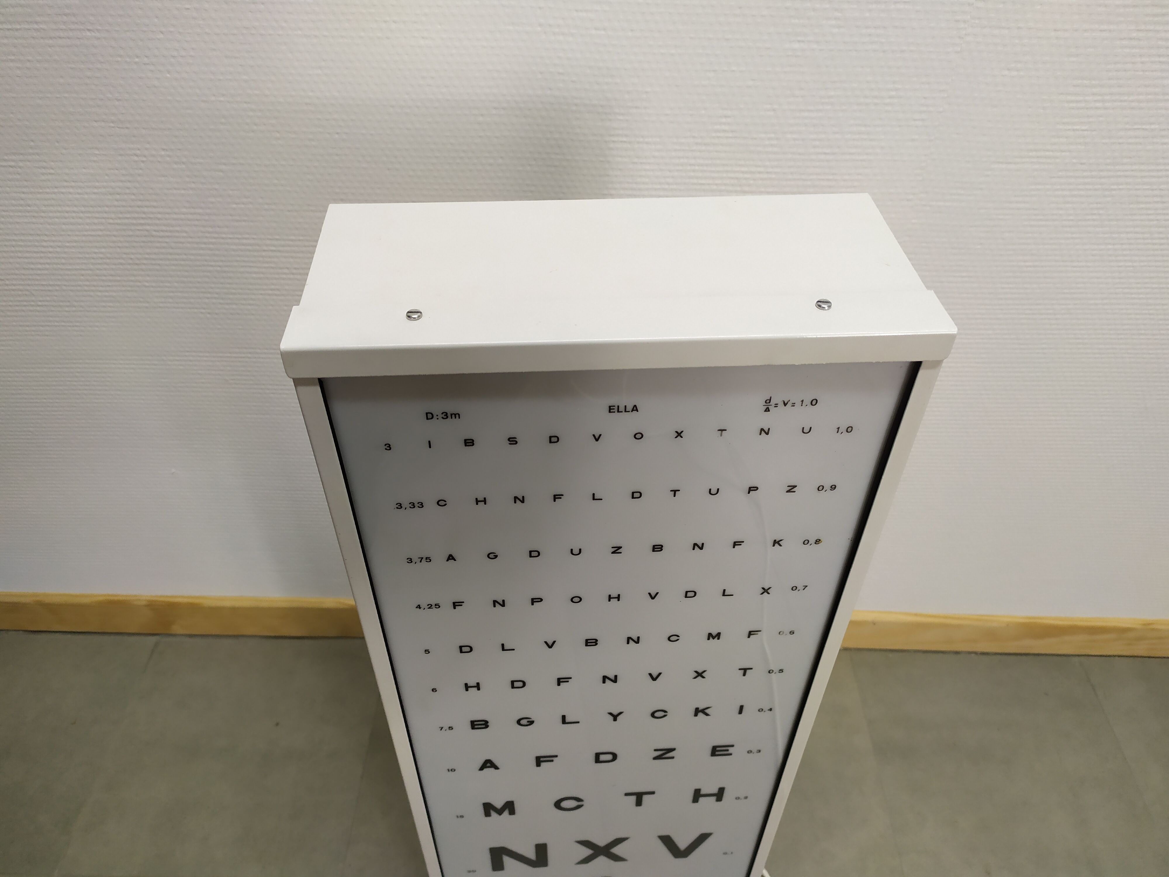 Vintage visual acuity scale