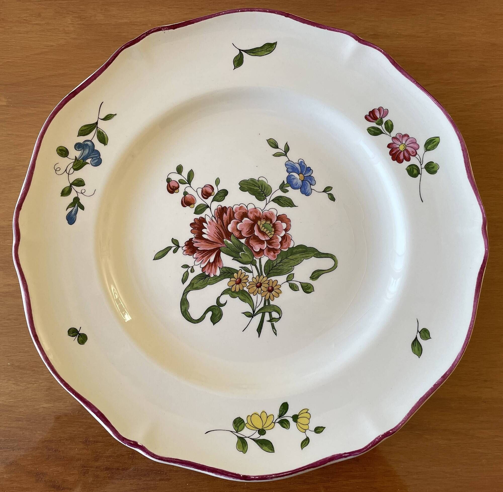6 large flat antique plates in Saint-Amand earthenware (Nord)