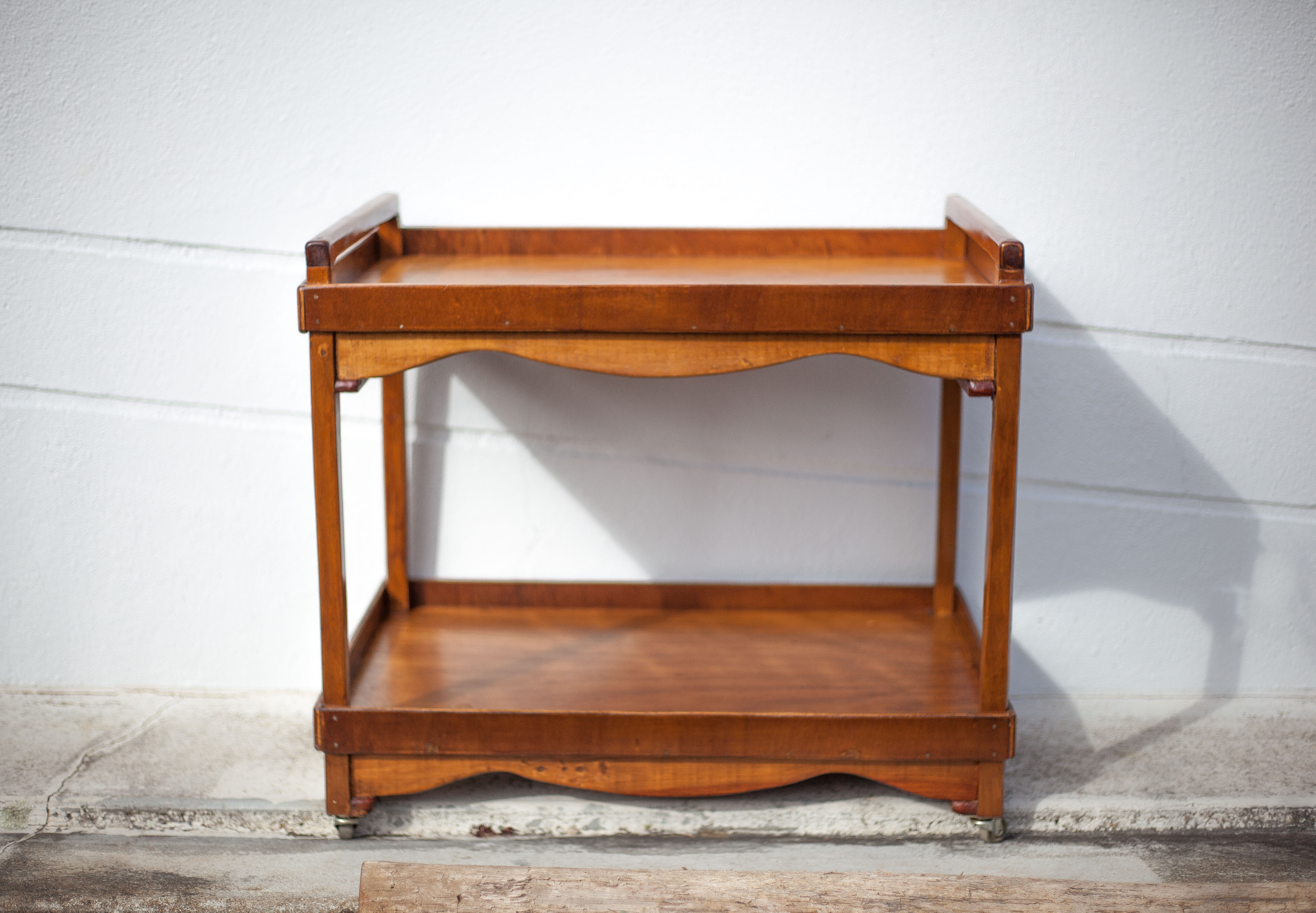 Wooden service with wheels, rolling trolley, rolling bar, wooden lounge furniture, vintage