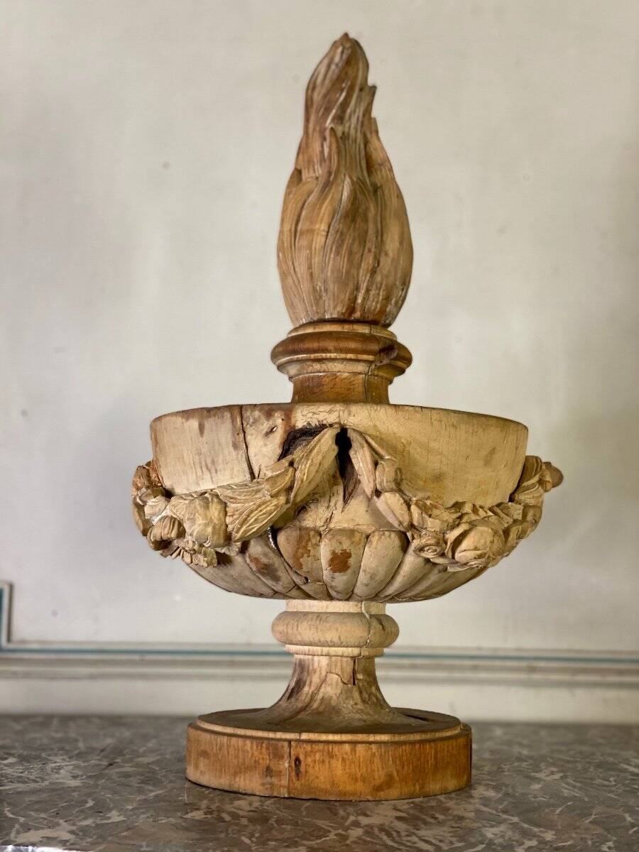 Carved wooden pot au feu, late 18th century