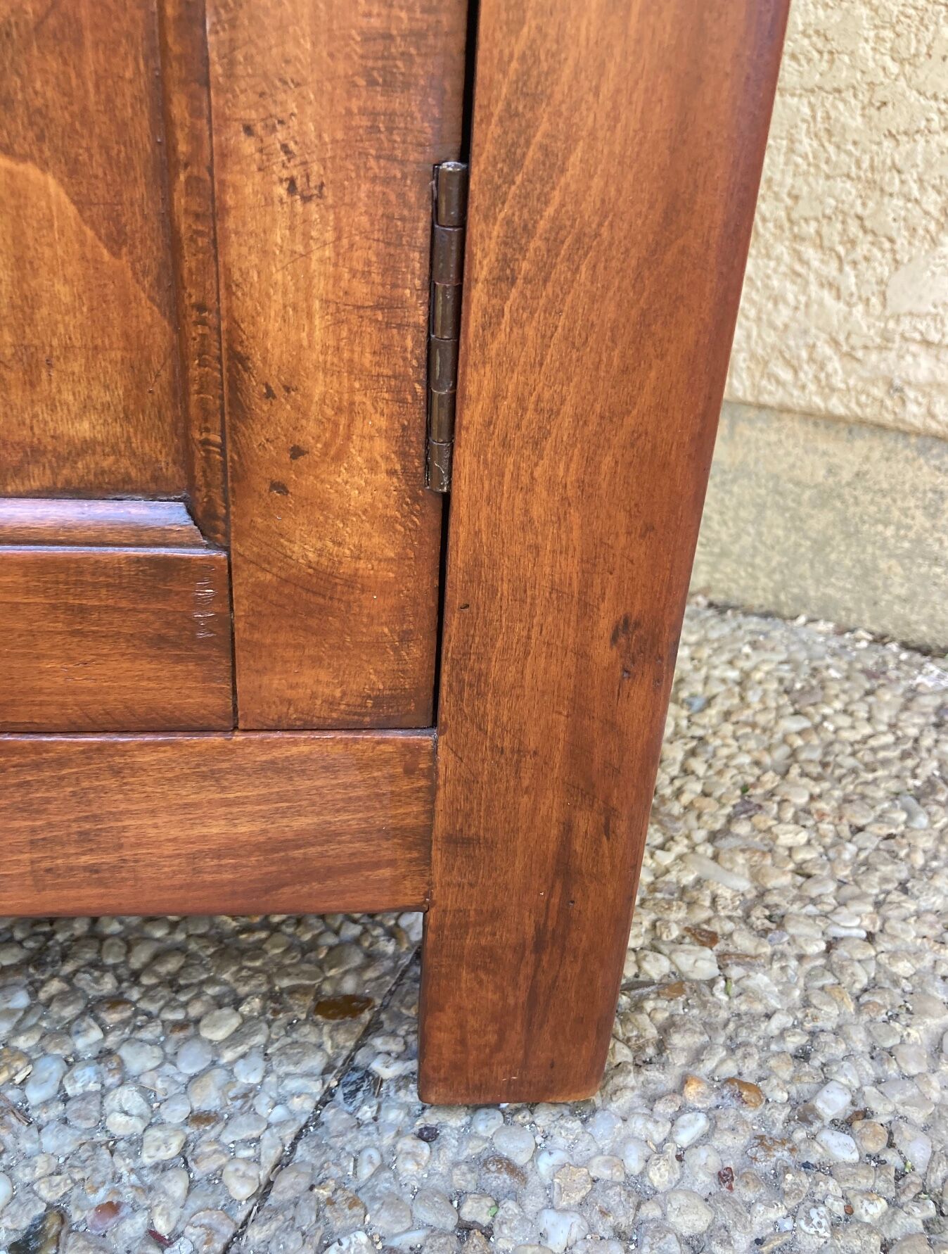 Old Parisian bonnetière