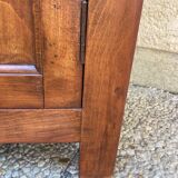 Old Parisian bonnetière