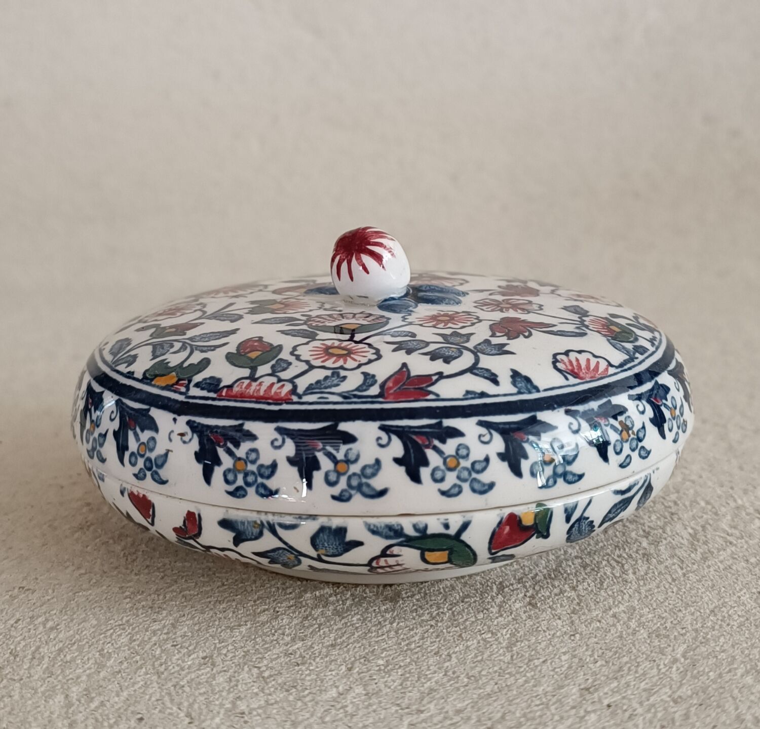 Gien earthenware bonbonnière