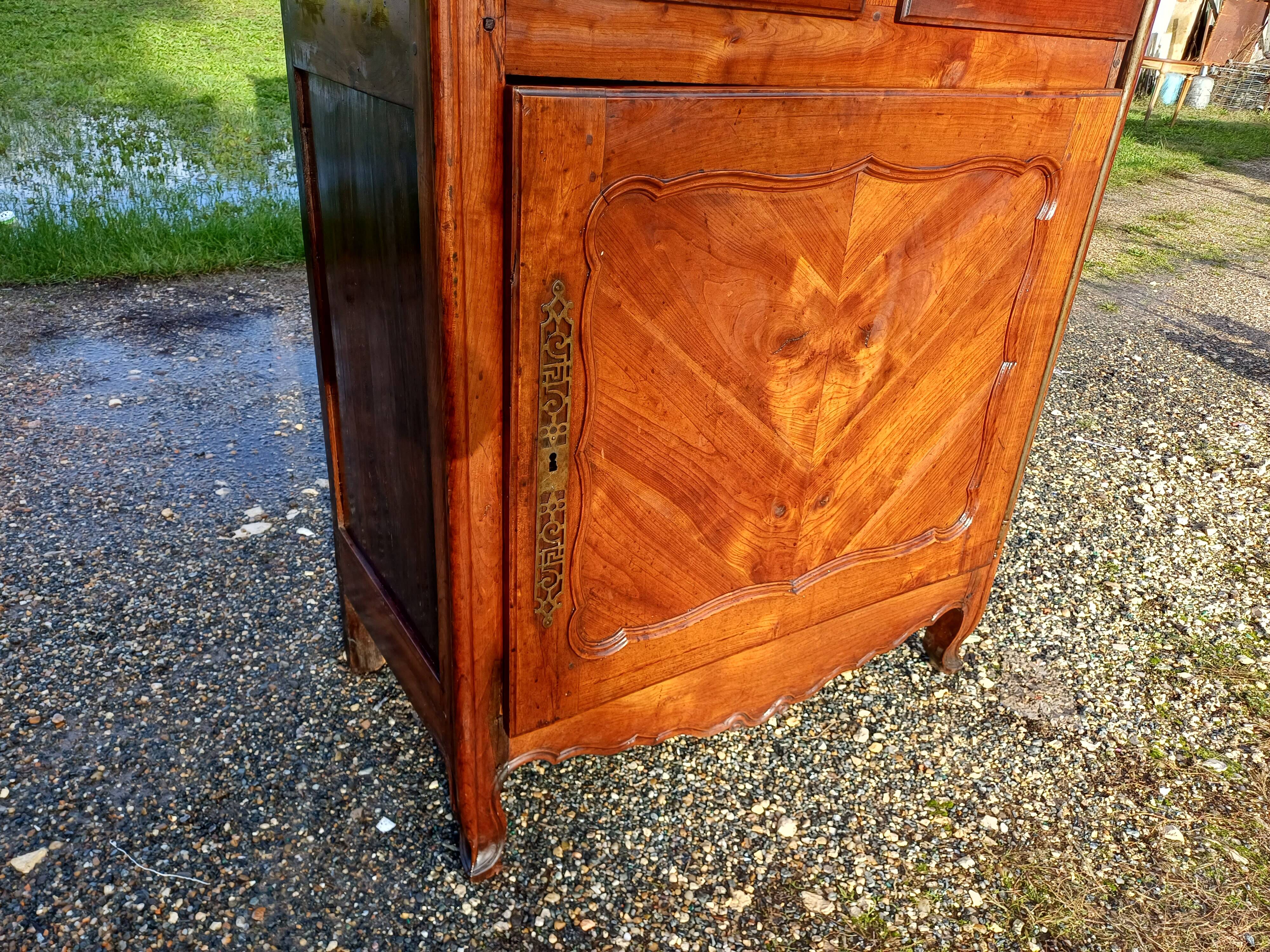 19th century walnut wardrobe with 2 doors and 2 drawers