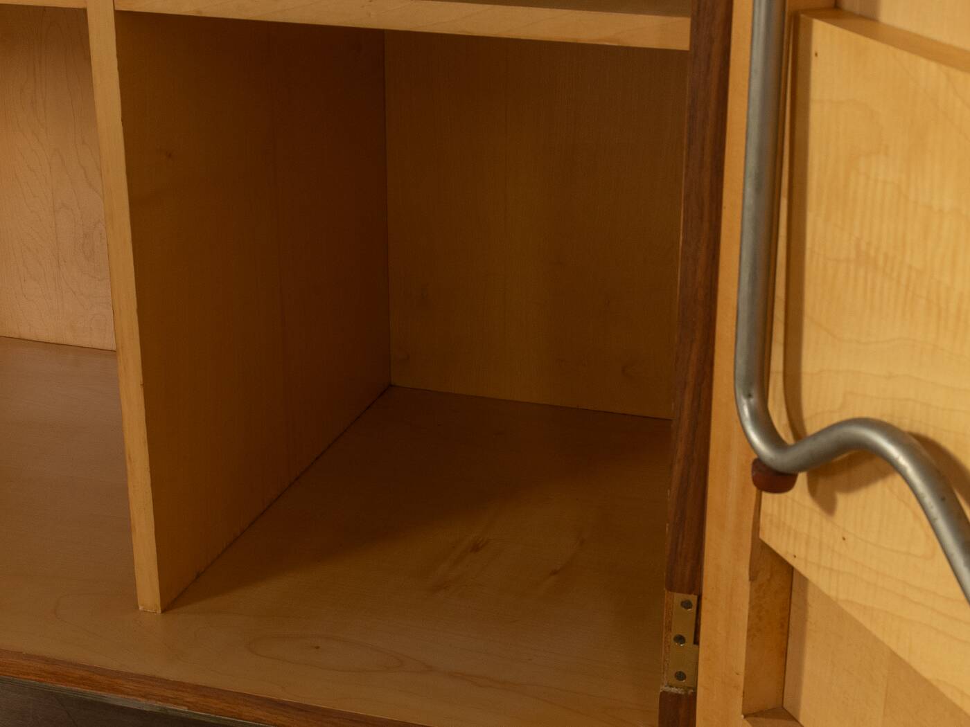 Extendable bar cabinet for the home, 1950s