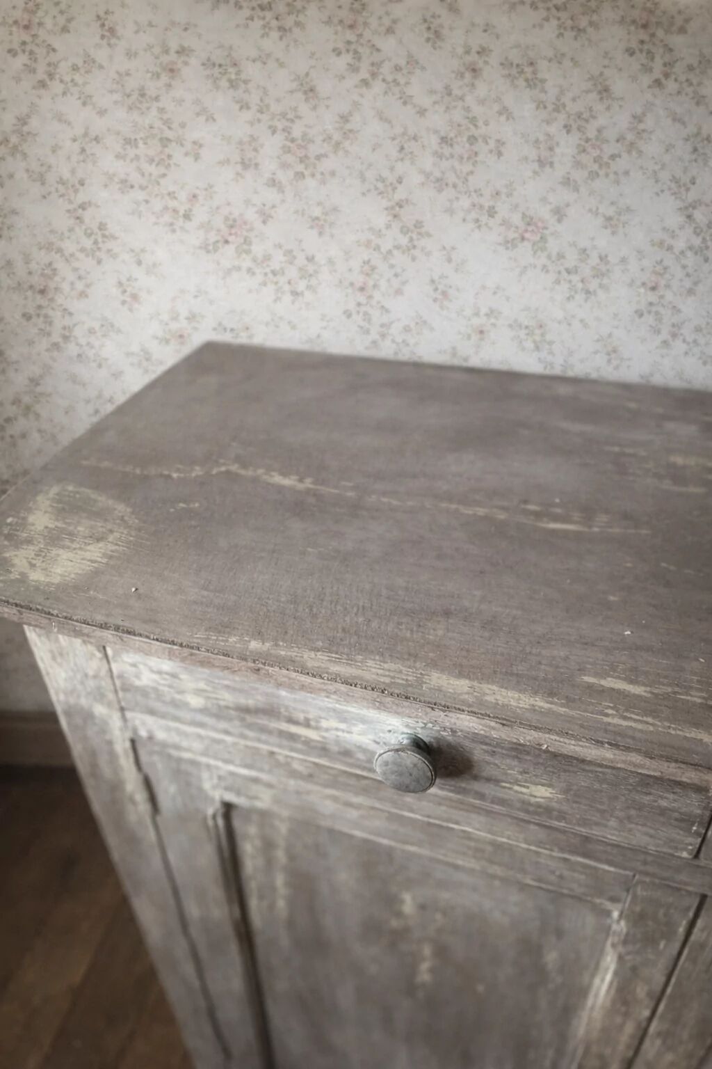 Parisian buffet in beech from the early 20th century with an antique finish.