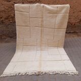 Unbleached Moroccan Berber carpet and ecru lines embroidered in the in hand-woven wool weft, 300x200 cm