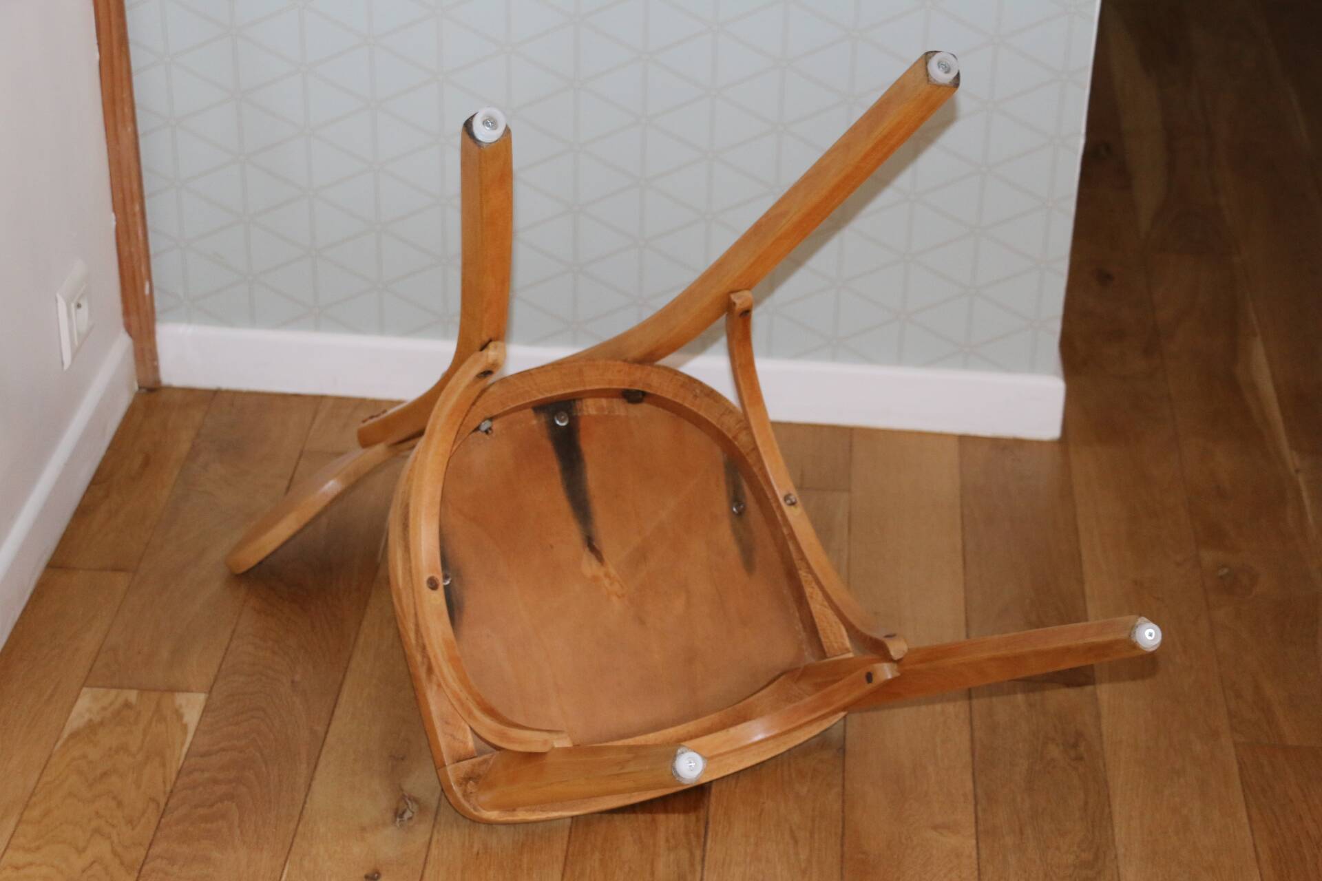 2 chaises Jurasiège hêtre clair skaï noir