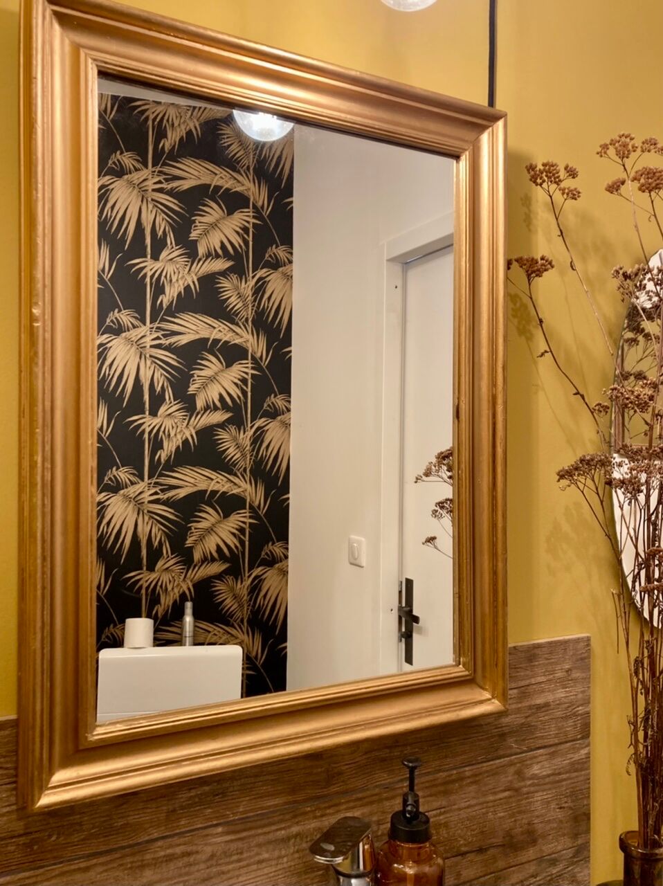 Classic mirror golden frame