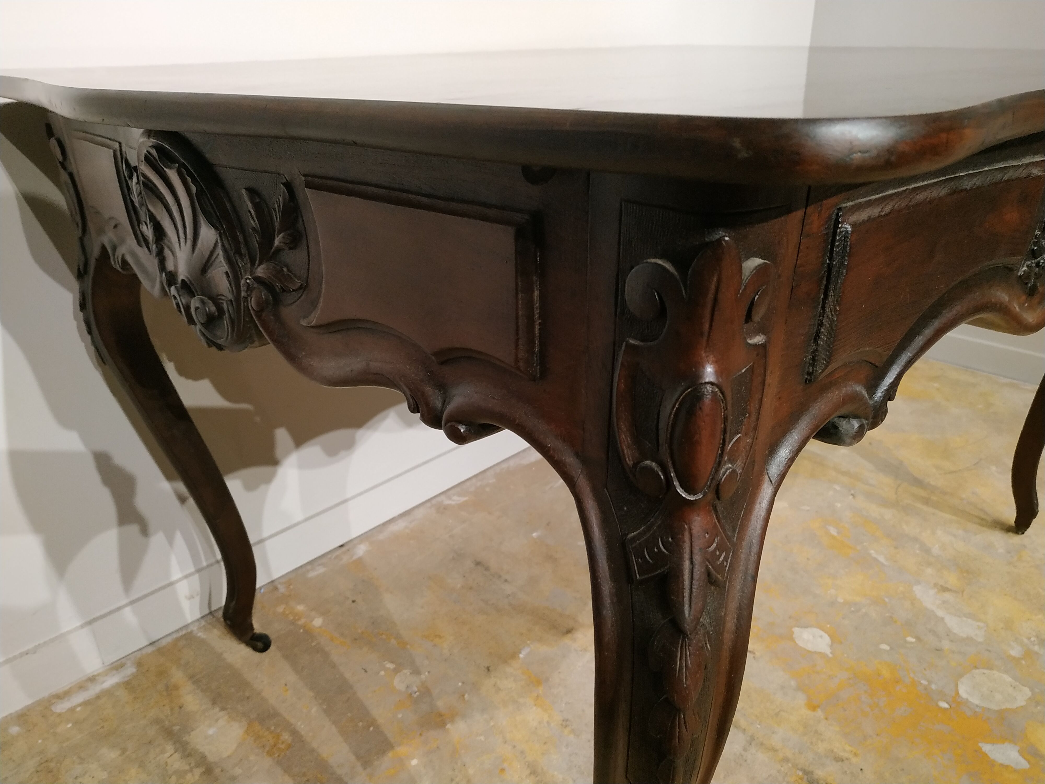 Table de style Louis XV