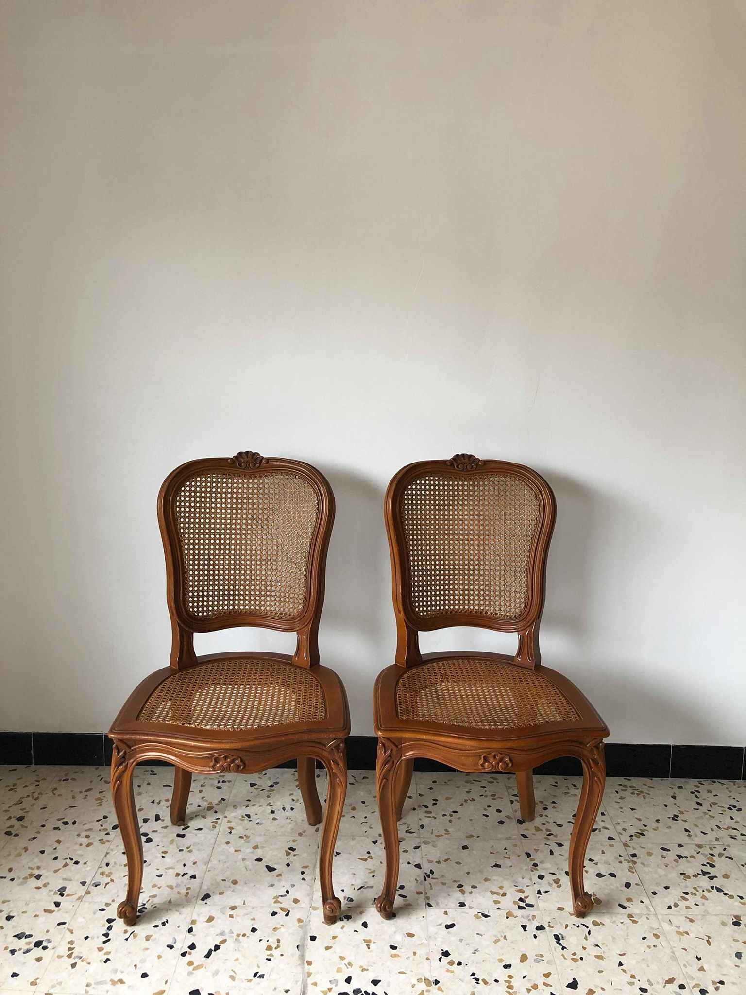 Paires de chaises style Louis XV bois & cannage