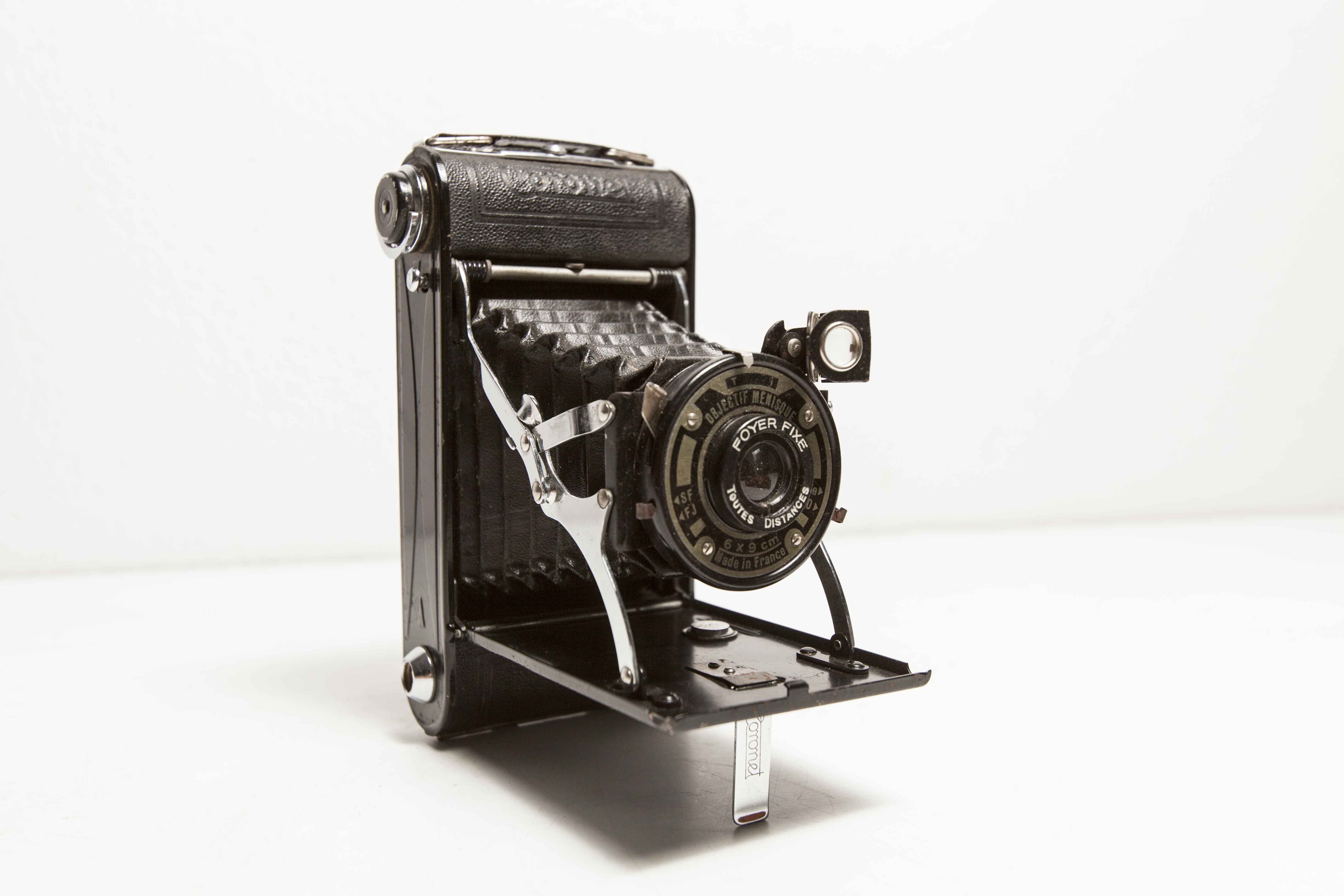 Appareil photo avec boîte cordon des années 40, format 6 x 9