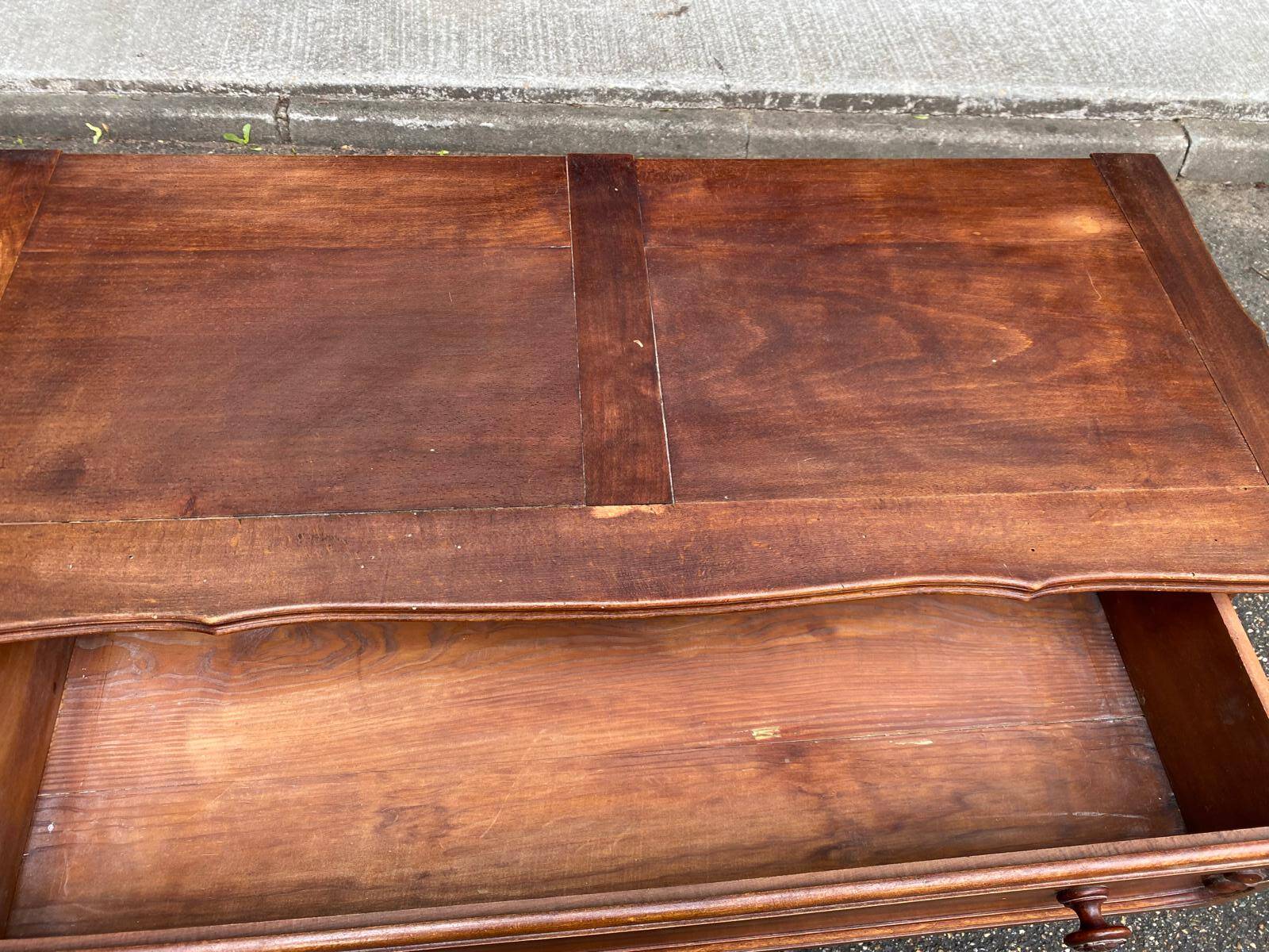 Louis XV commode in solid wood from the 19th century.