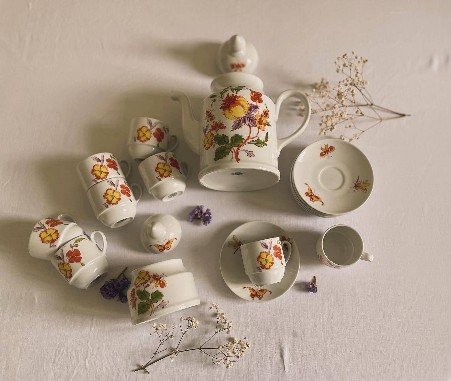 ANCAP porcelain coffee service with coffee maker and porcelain sugar bowl