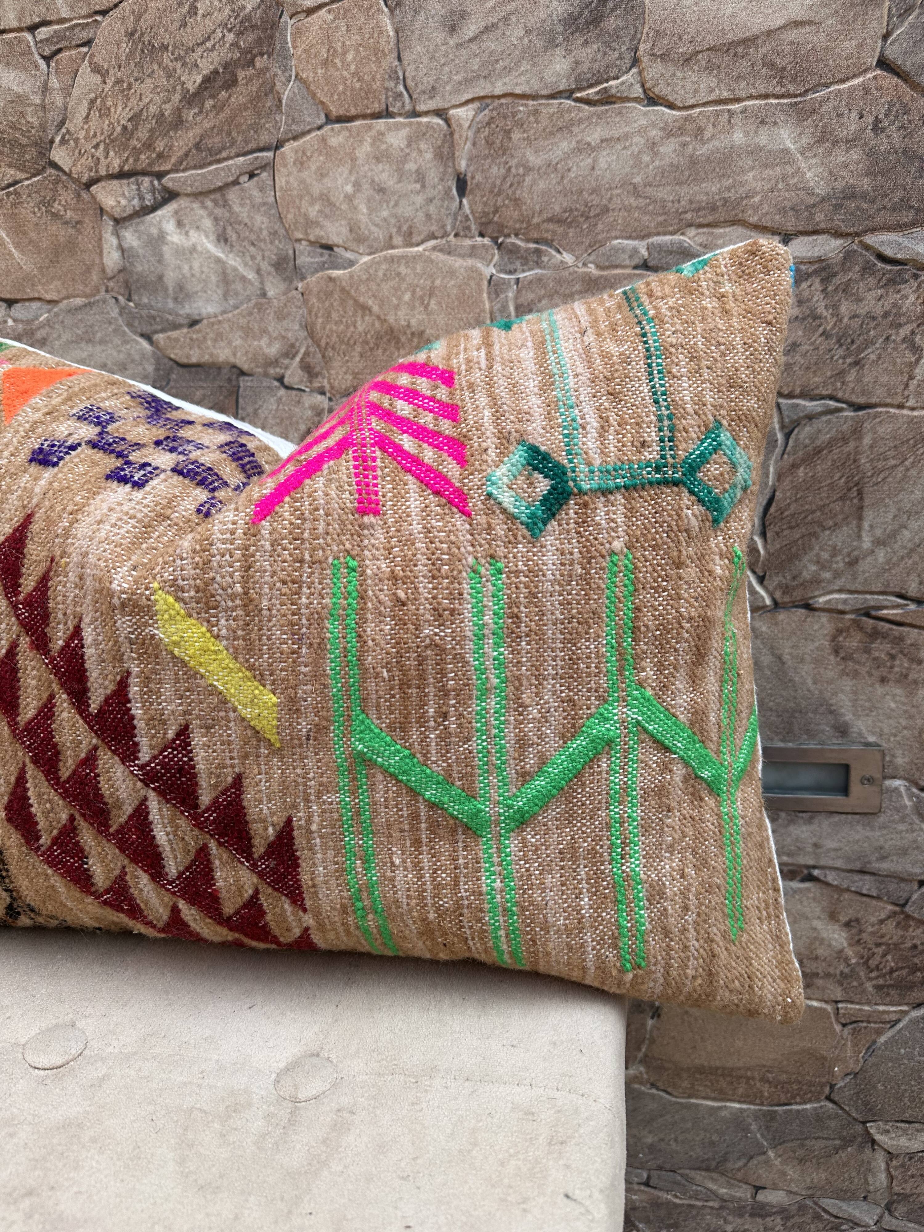 Handmade Moroccan Kilim cushion cover: Bohemian decorative cushion