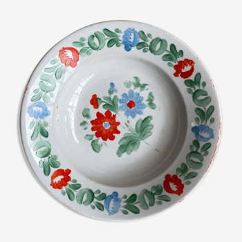 Ancienne assiette fleurie rouge et bleu decorative pays de l'est