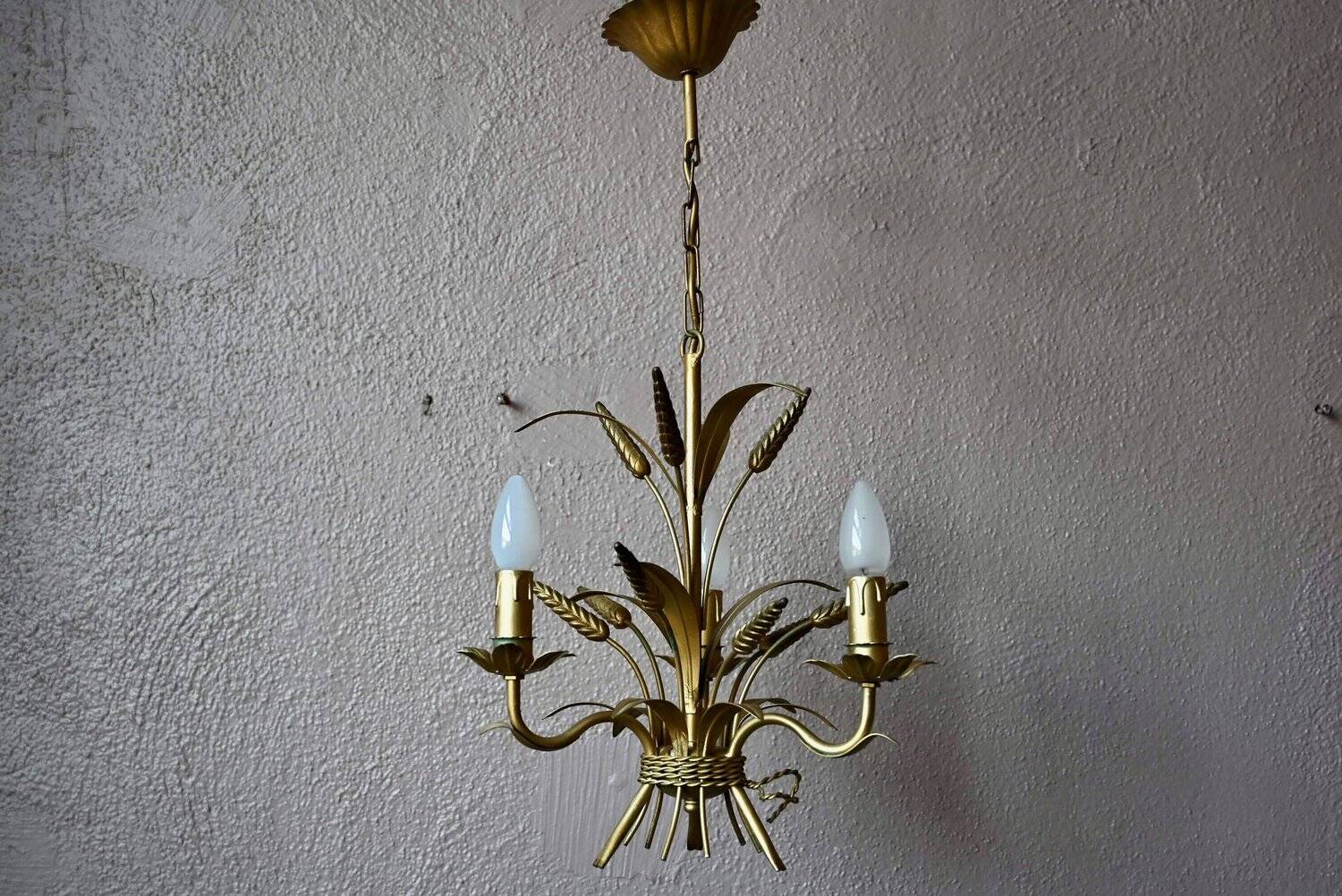 Vintage wheat spike chandelier in gold metal, 3 lights, 1970s Hollywood Regency.