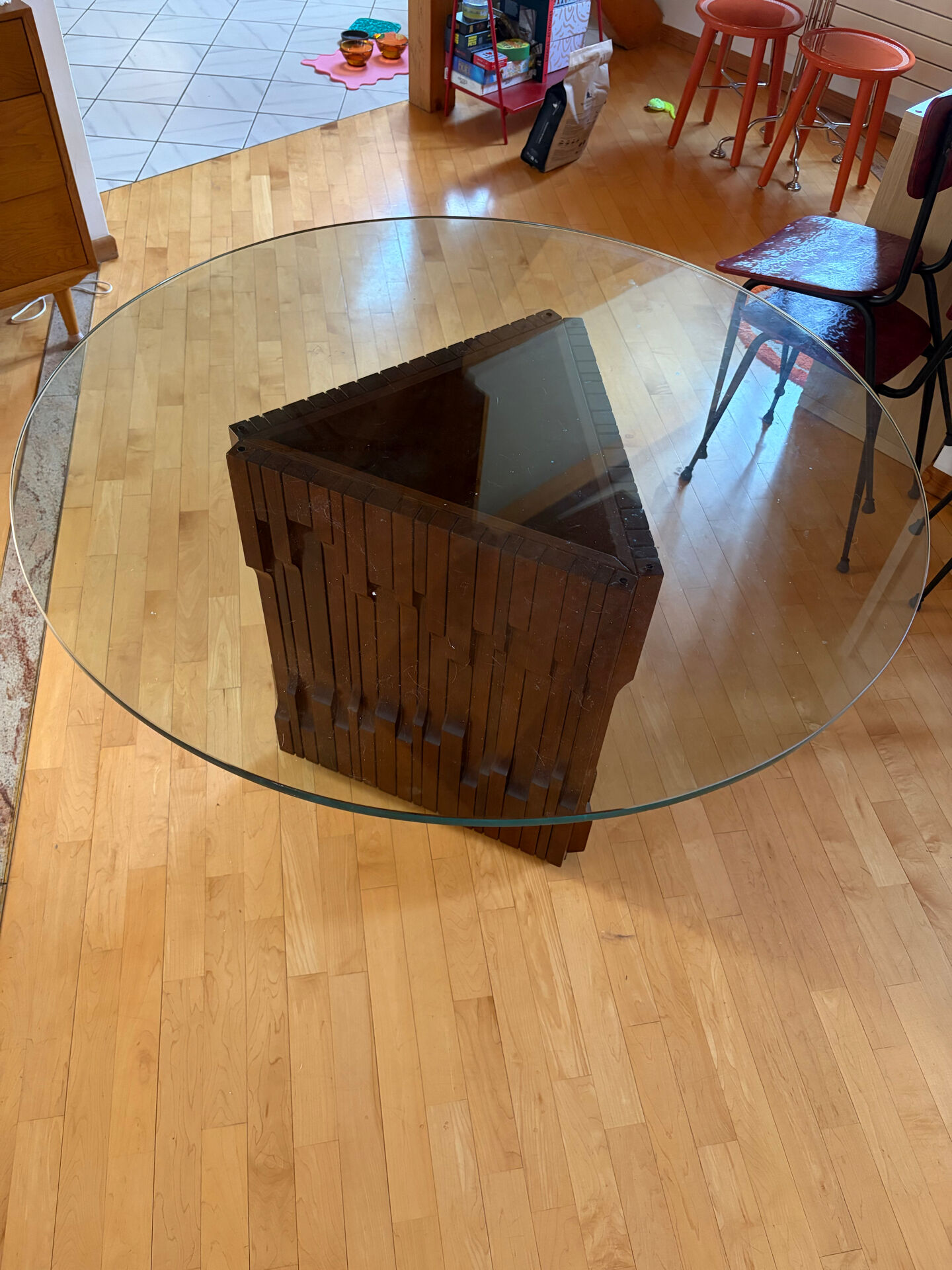 Round dining table in wood and glass by Luciano Frigerio