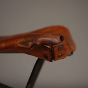 Chaise d'appoint en fer et cuir par Sido et François Thévenin, années 1980
