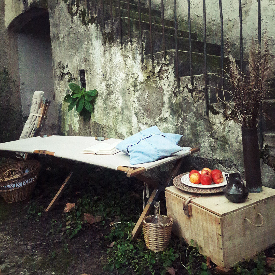 Period military camp bed
