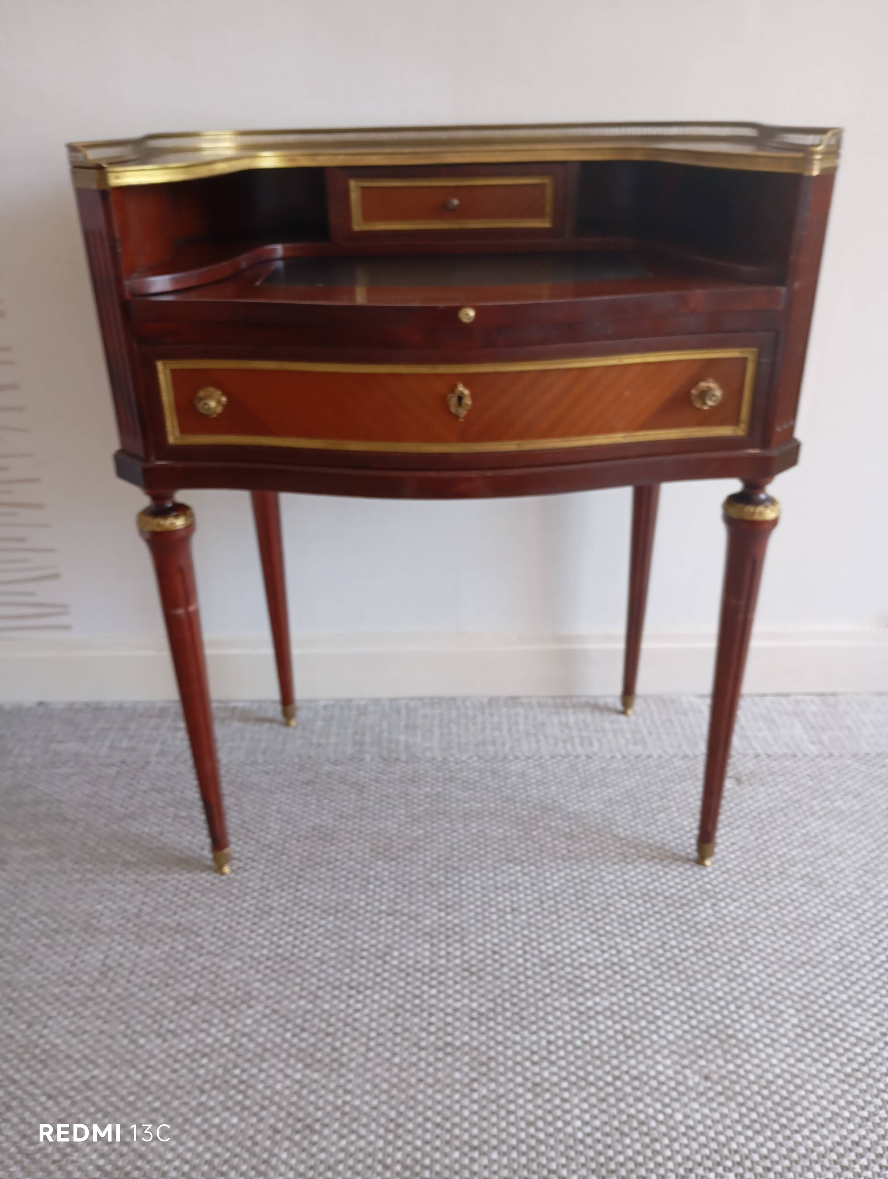 Bureau bonheur du jour