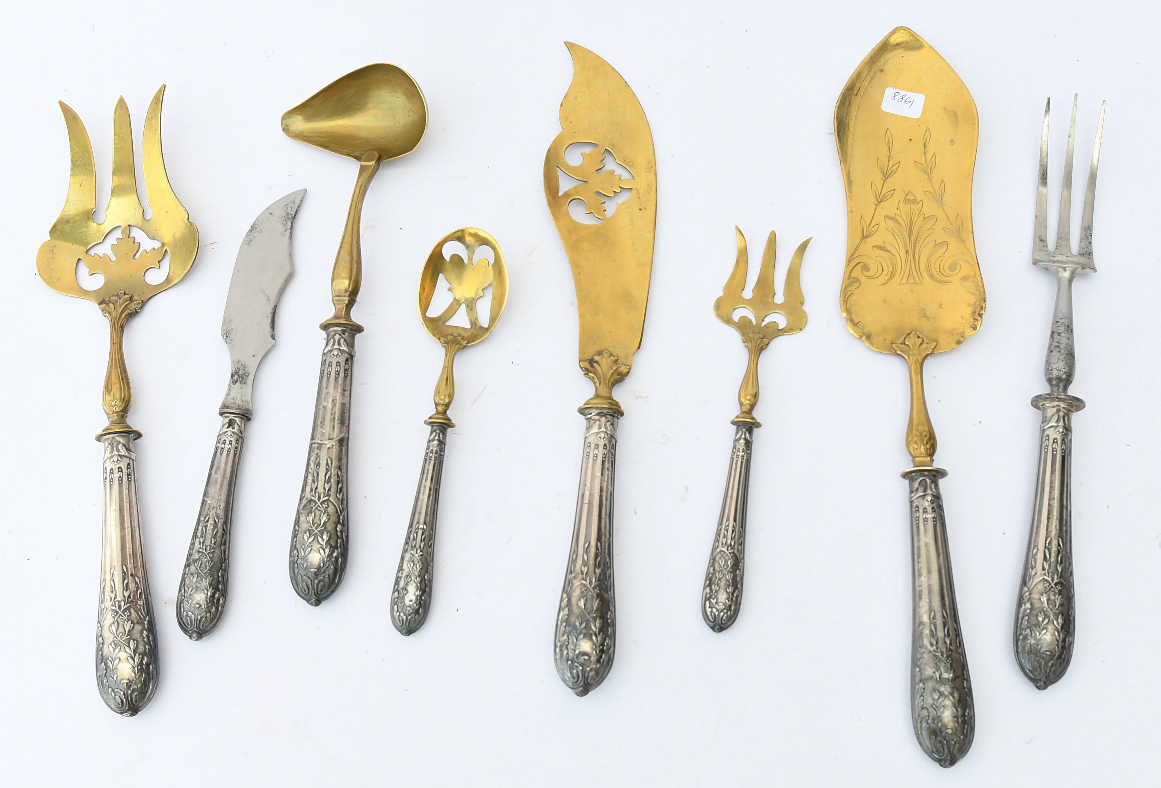 8 servative cutlery in silver metal