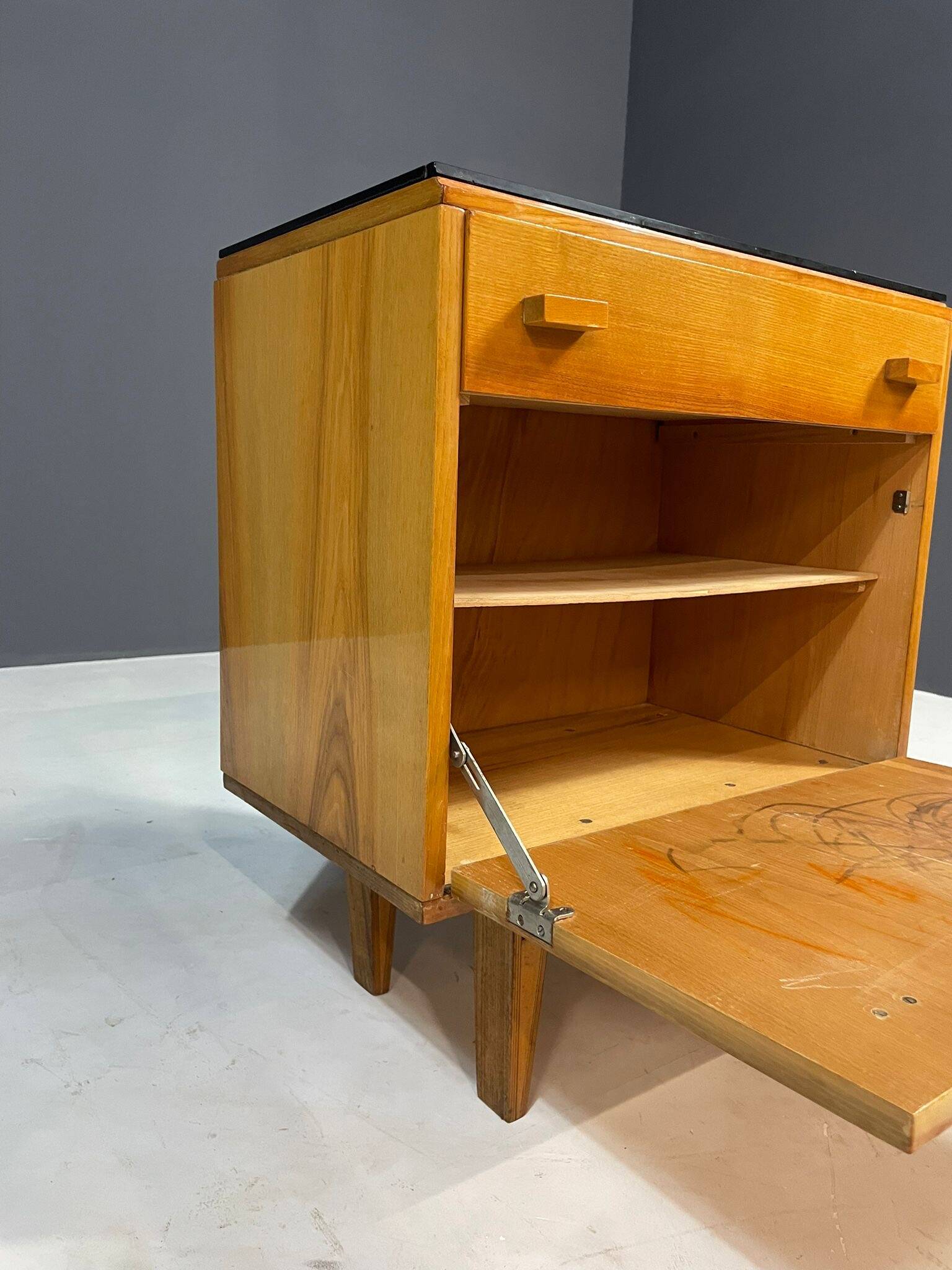 Tables de nuit vintage par Nový Domov, Tchécoslovaquie, 1970 - Set de 2