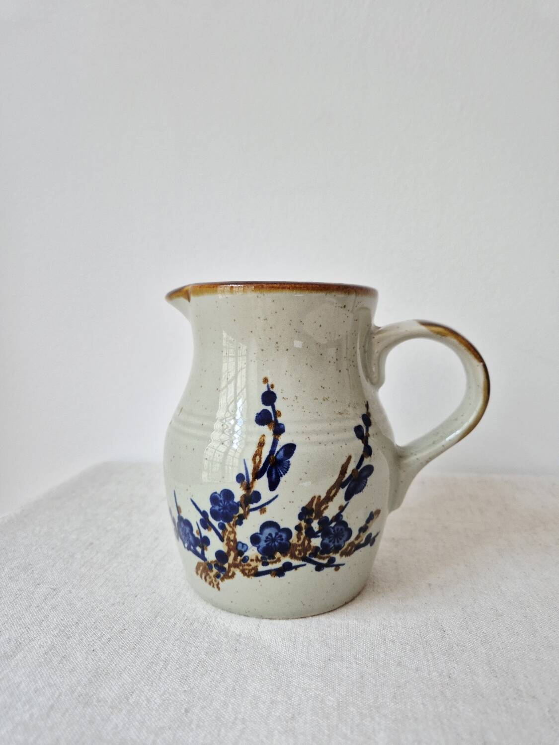 Petit pichet vintage en grès decor floral bleu de cobalt