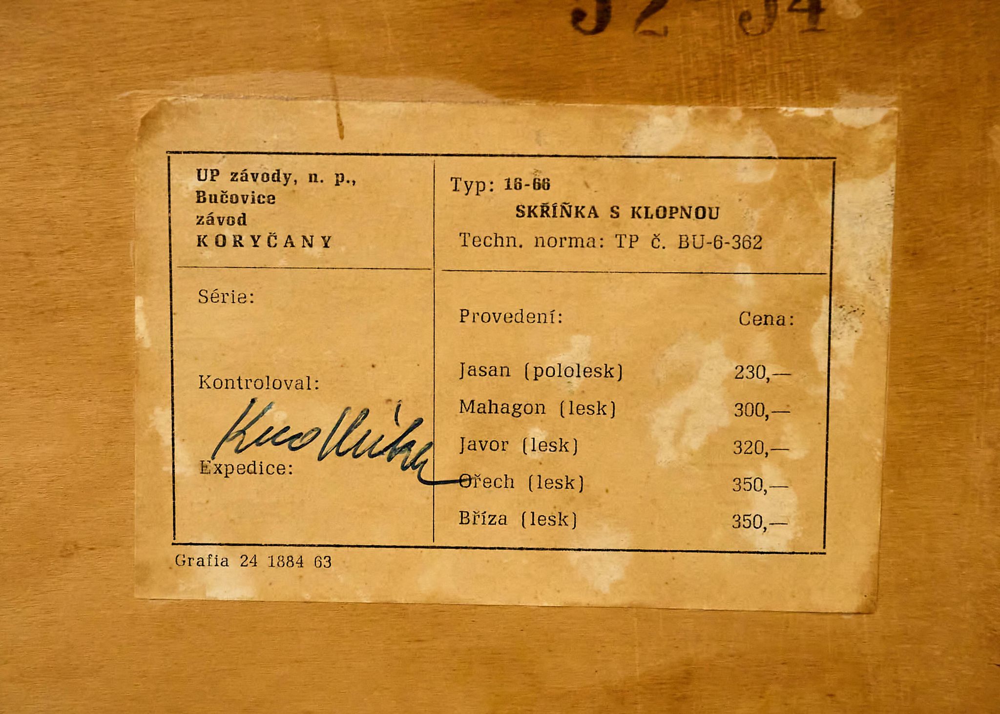 Vitrine du milieu du siècle des années 1960, Tchécoslovaquie