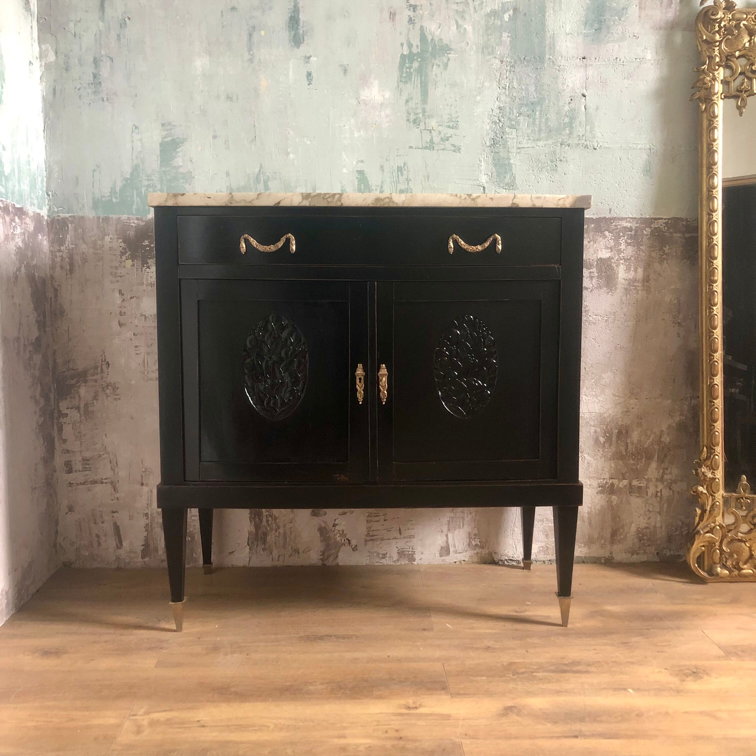 Ancien buffet en bois, marbre blanc