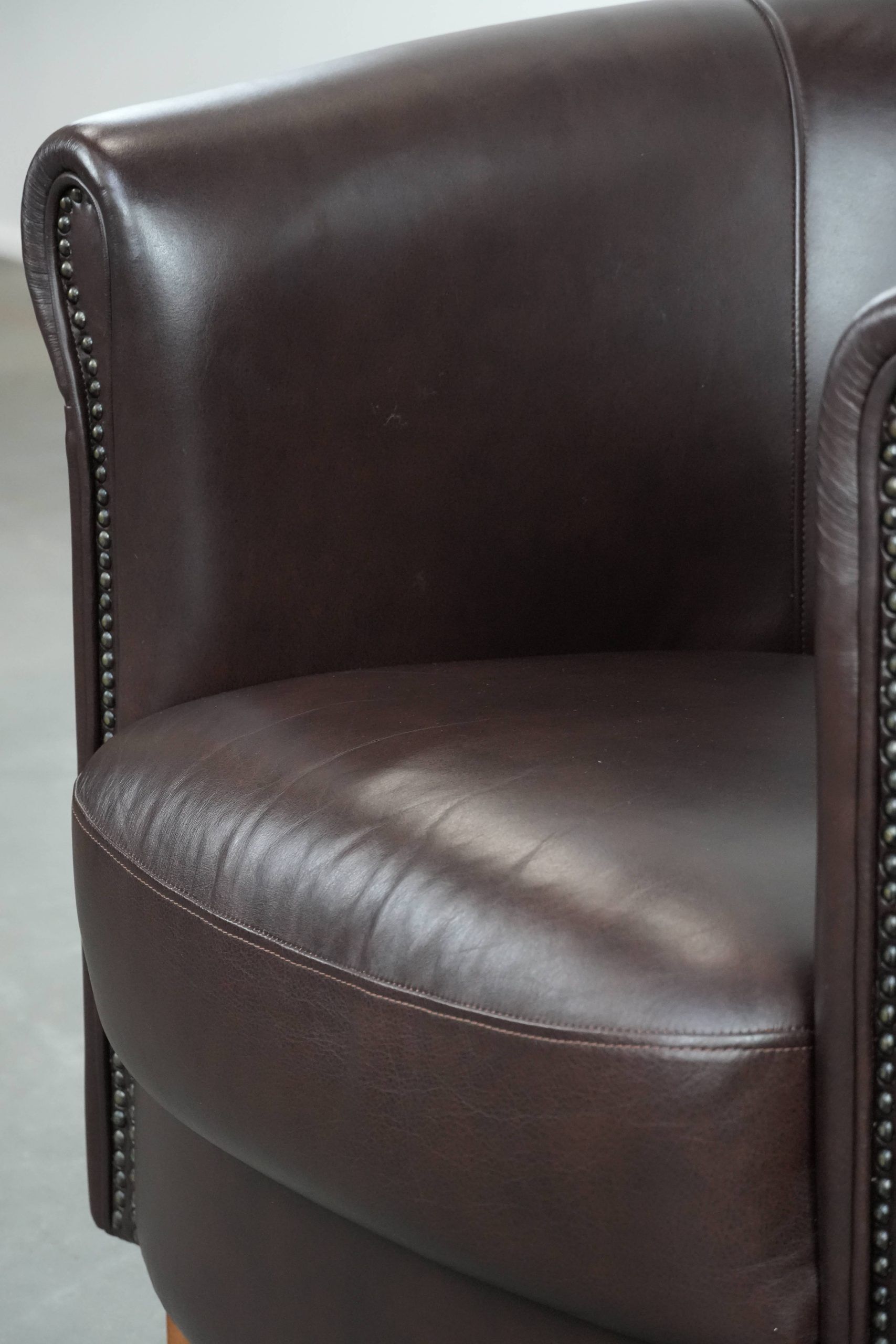 English style round leather club chair in very good condition