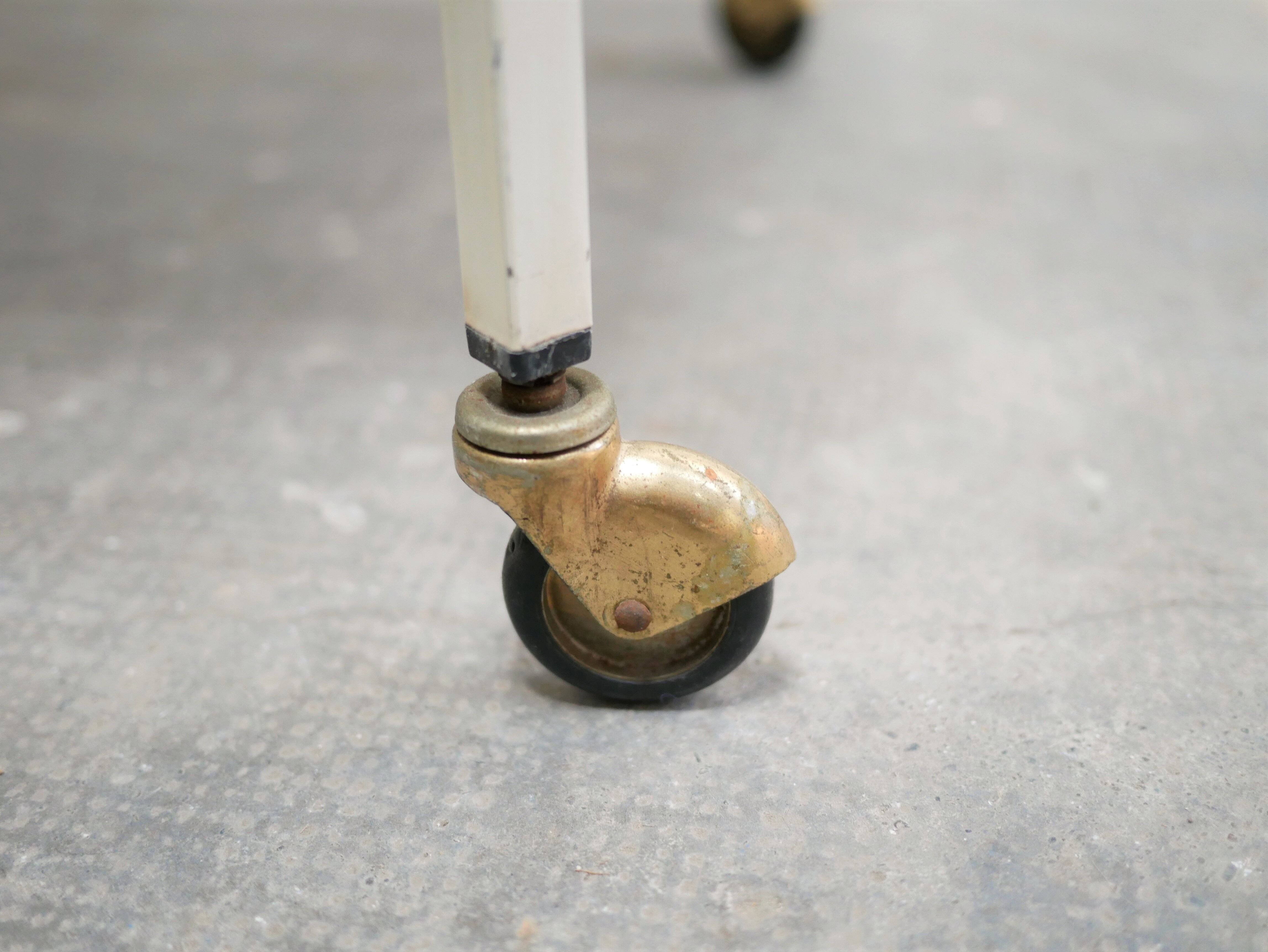 Furniture ranges vintage vinyls on wheels