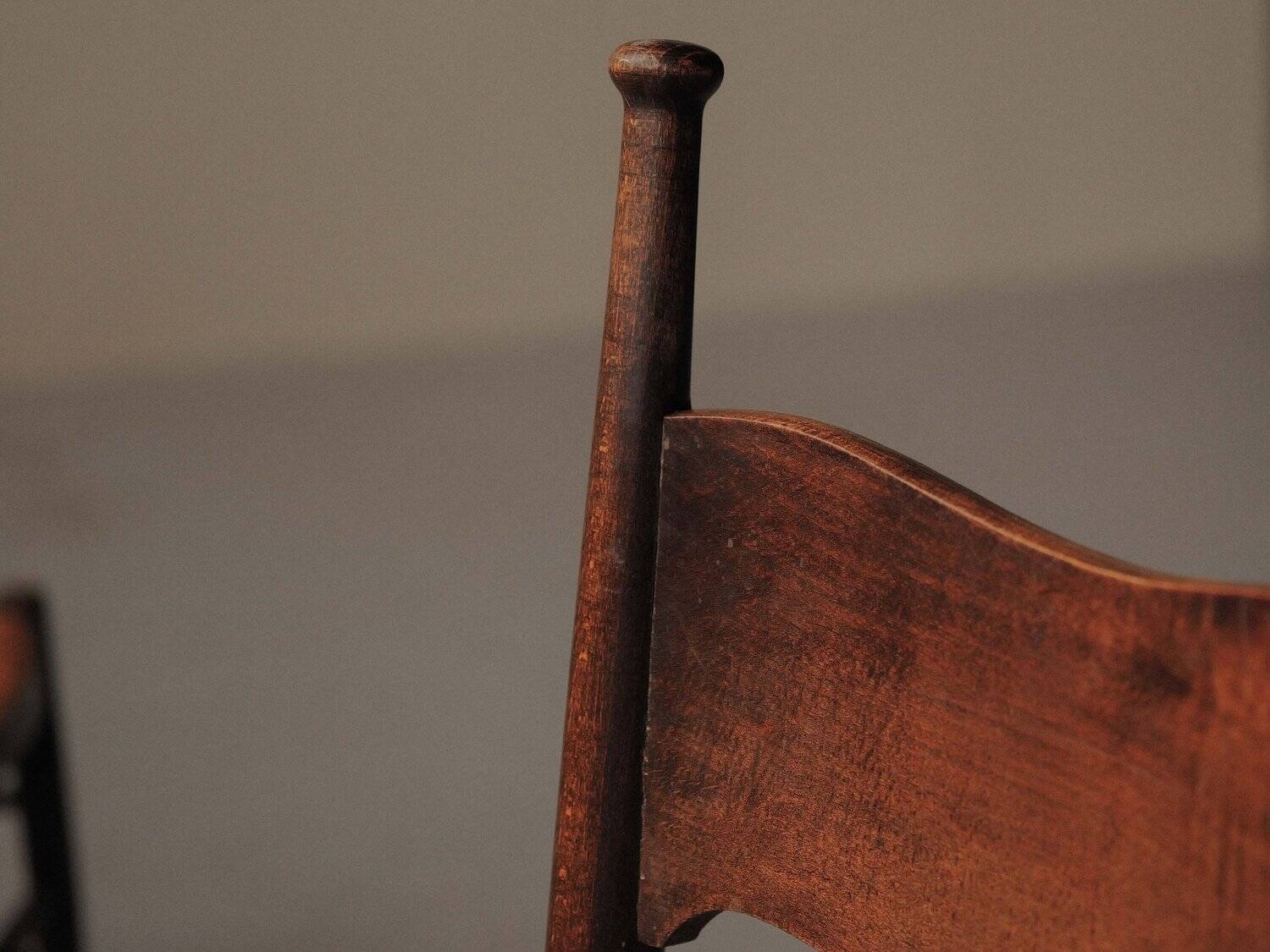 Set of 6 Arts & Crafts chairs, solid wood and straw, circa 1900.