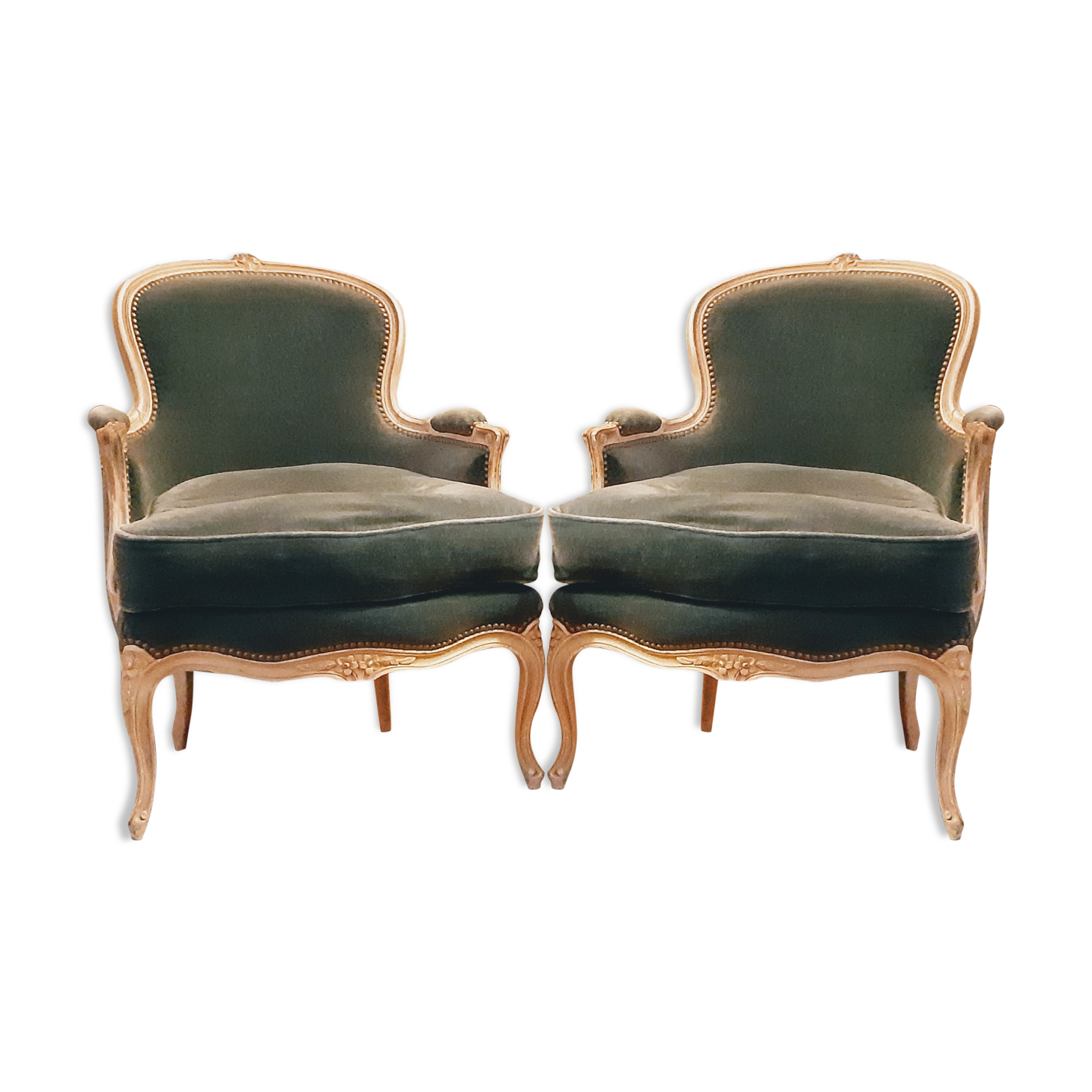 Paire de fauteuils bergères de style Louis XV