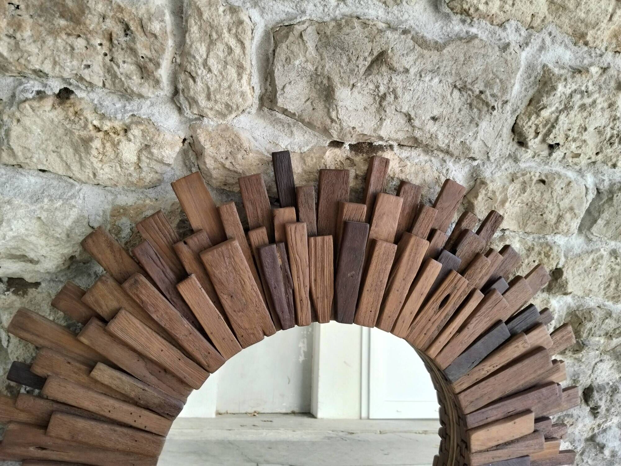 Round mirror