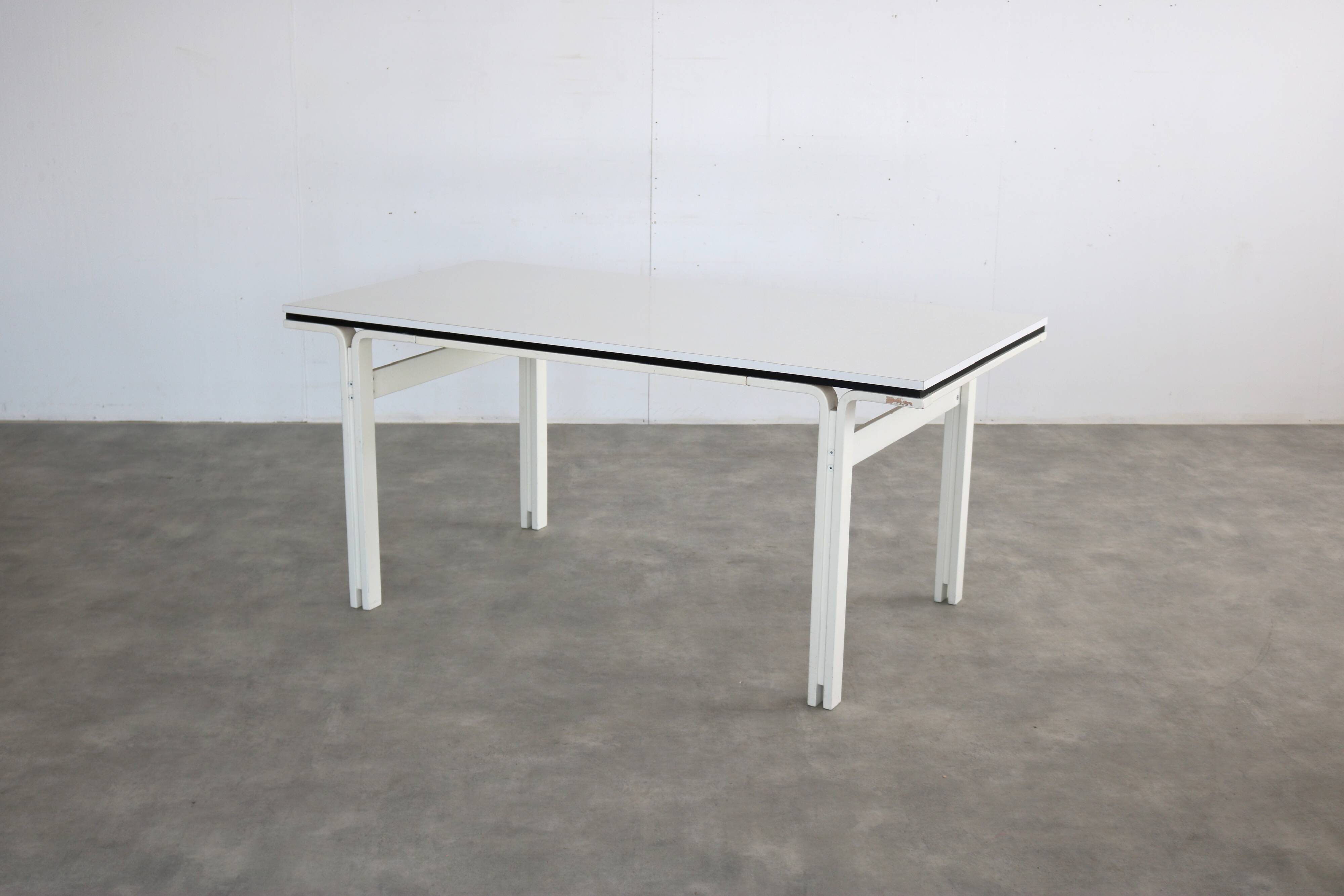 vintage dining table | table | 70s | Pastoe