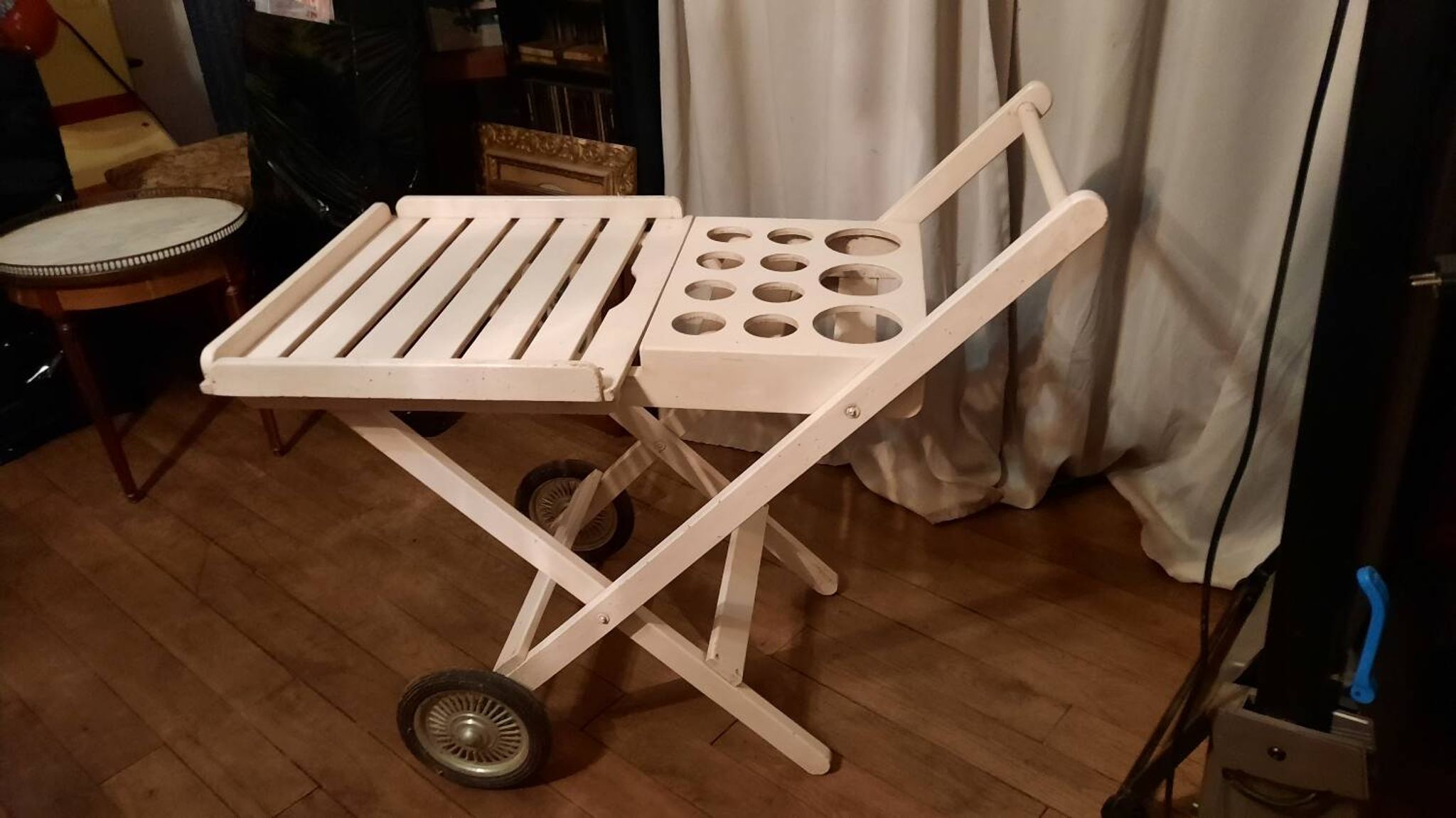 Desserte à roulette de jardin