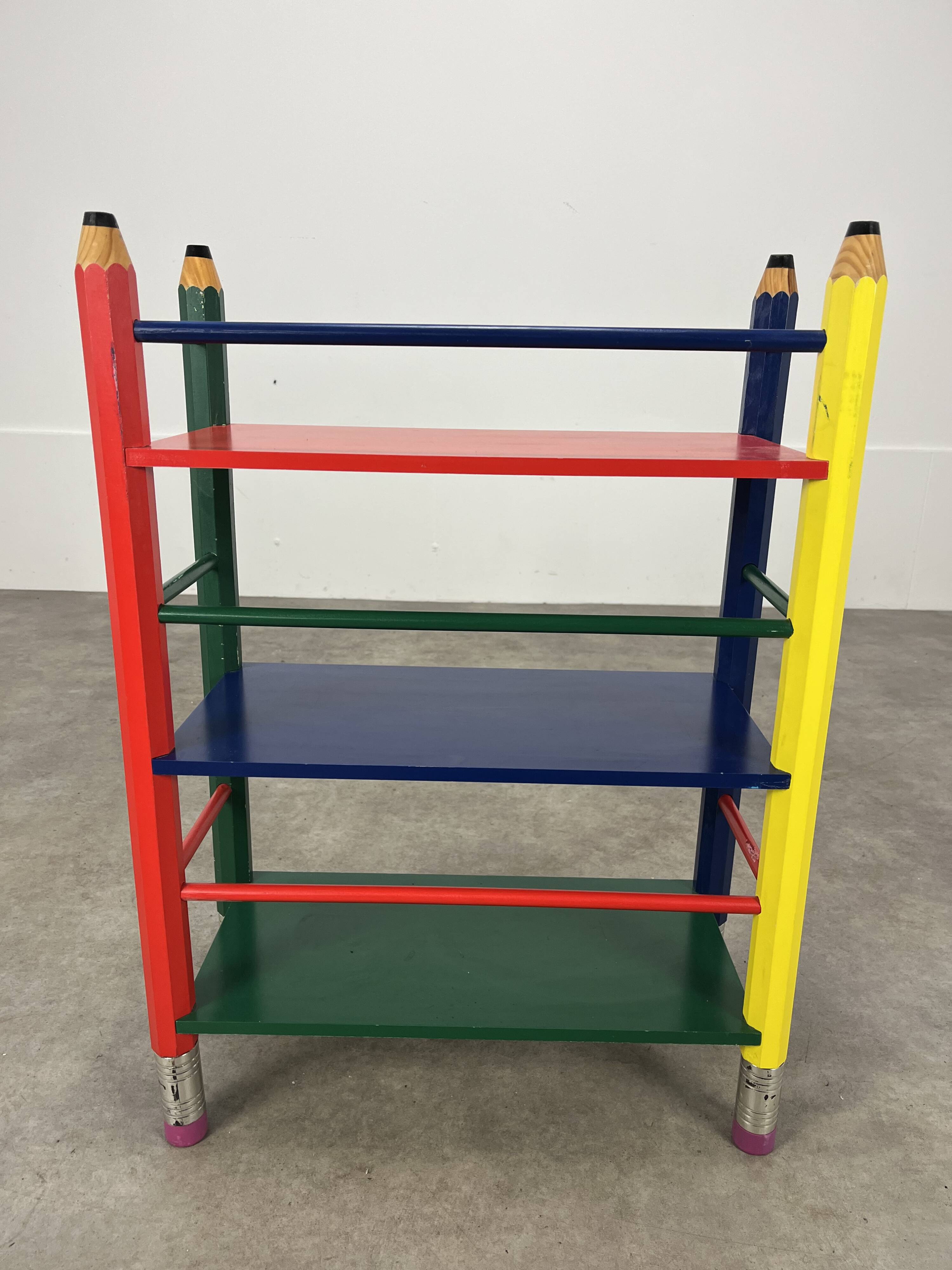 Etagère crayon style Pierre Sala pour enfants