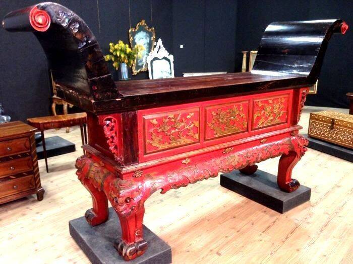 19th century China: lacquered and gilded offering console