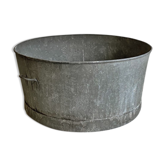 Basin in vintage zinc