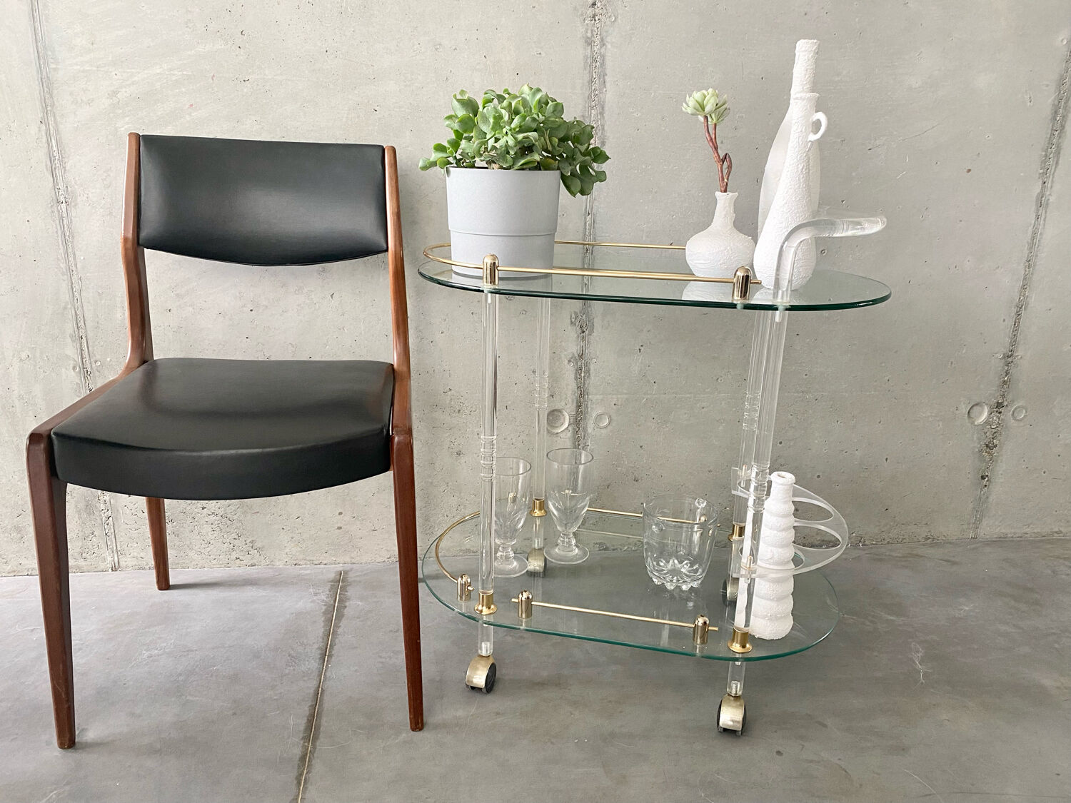 Plexiglass and glass rolling table