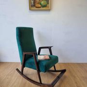 Chaise à bascule vintage des années 50.