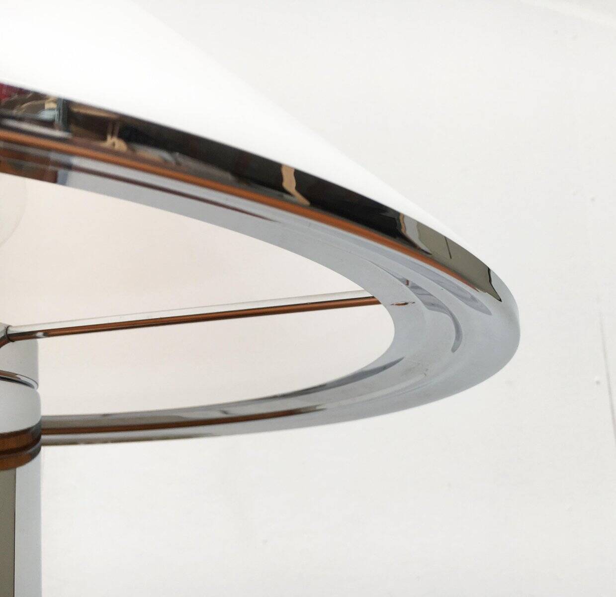 Elpis 4035 vintage Italian table lamp by Guzzini