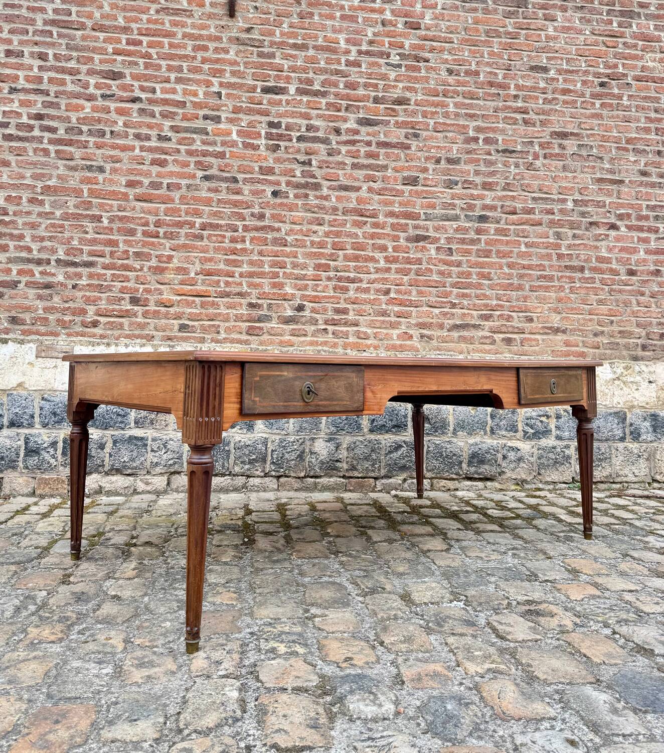 Very large double-sided mahogany desk from the Louis XVI 18th century