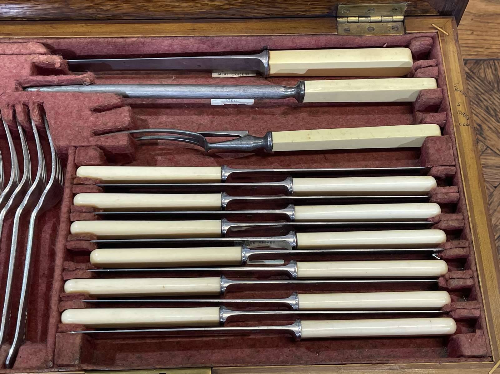 English silver-plated cutlery set in its oak box - early 20th century